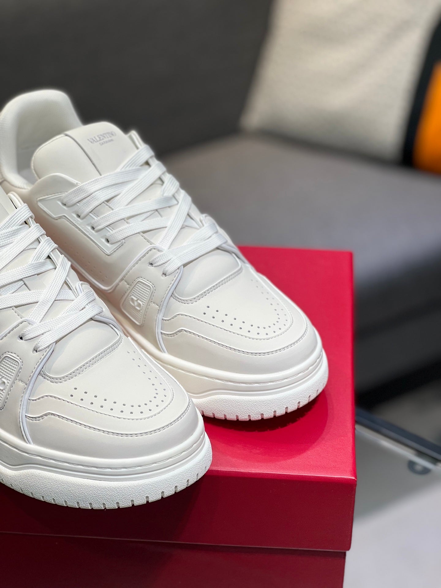 LuxluxHouse Best Quality Shoes Valentino