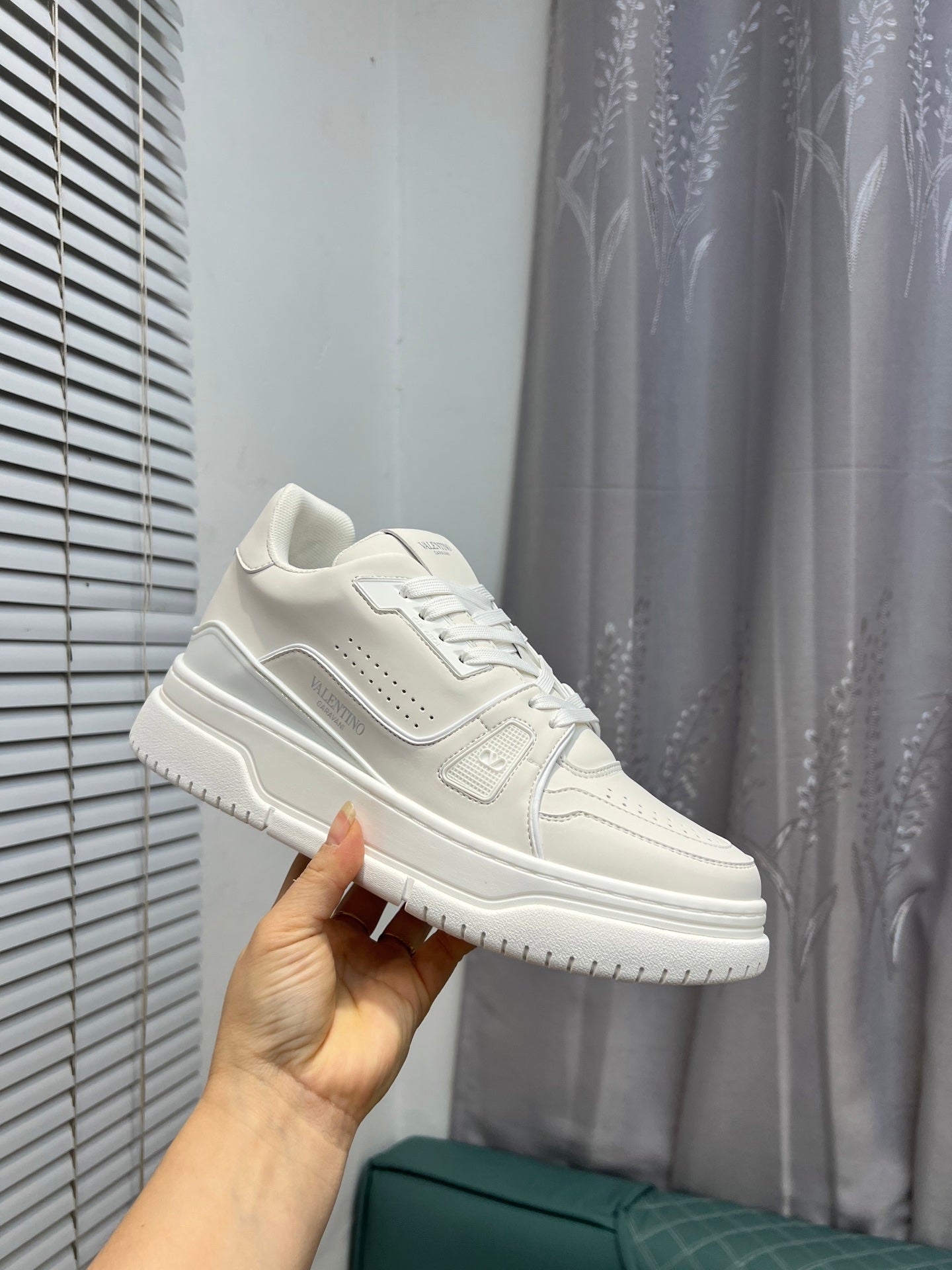 LuxluxHouse Best Quality Shoes Valentino