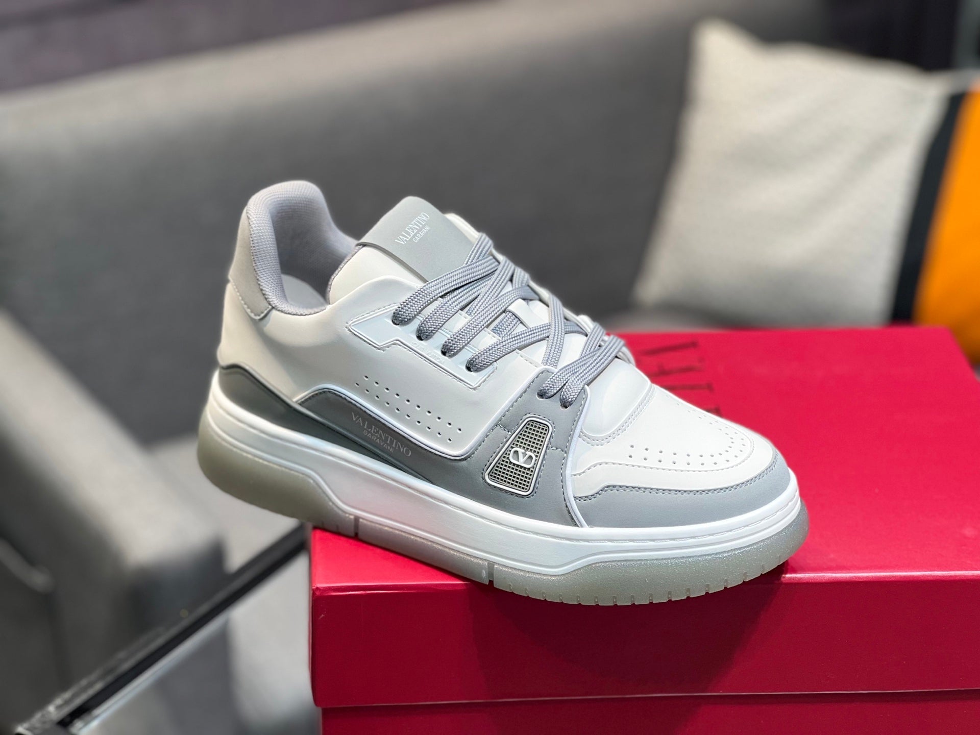 LuxluxHouse Best Quality Shoes Valentino