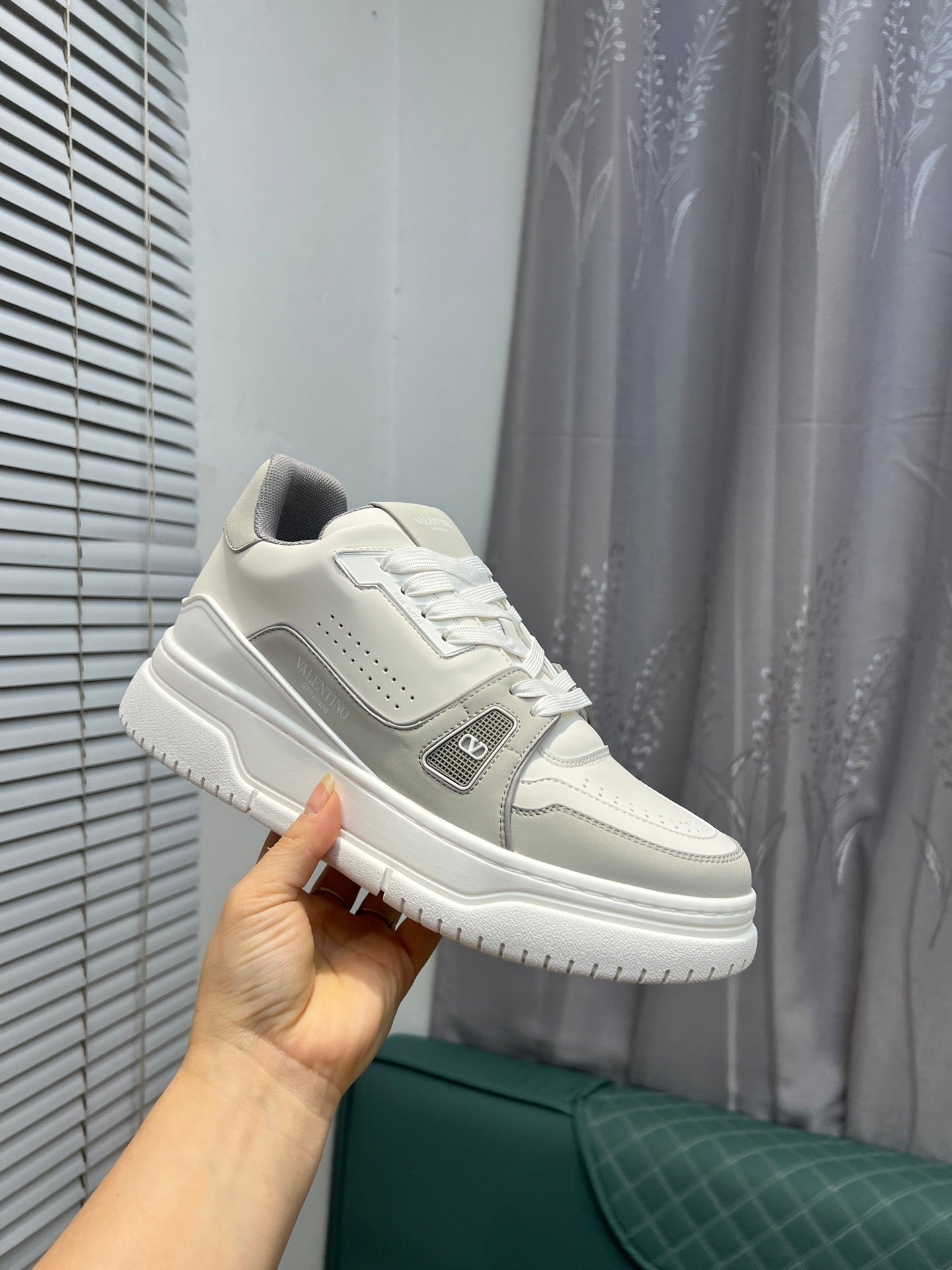 LuxluxHouse Best Quality Shoes Valentino