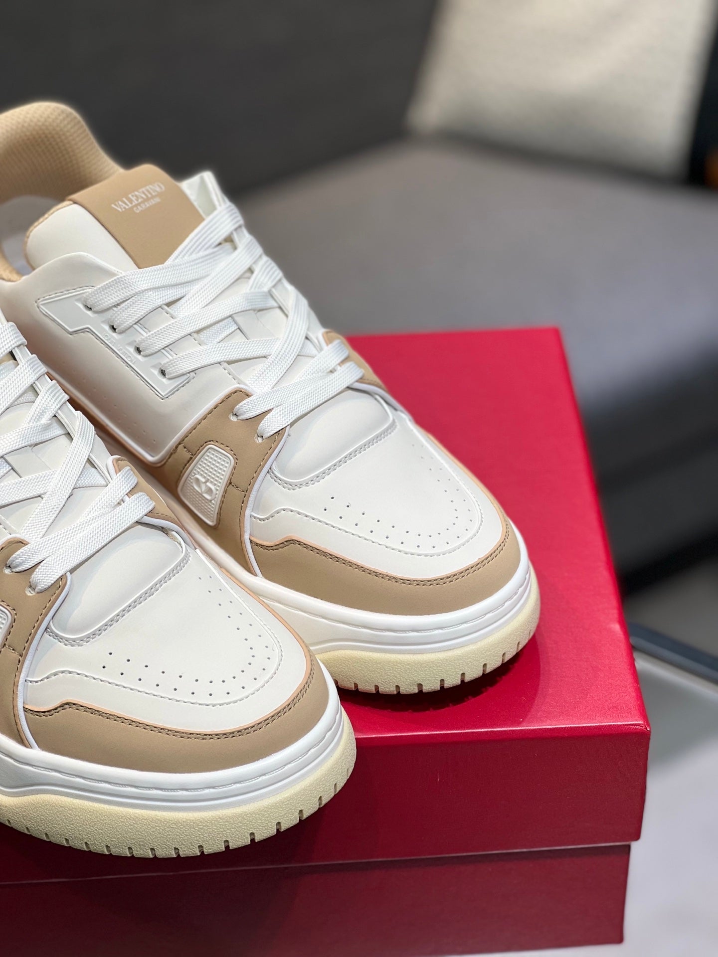 LuxluxHouse Best Quality Shoes Valentino