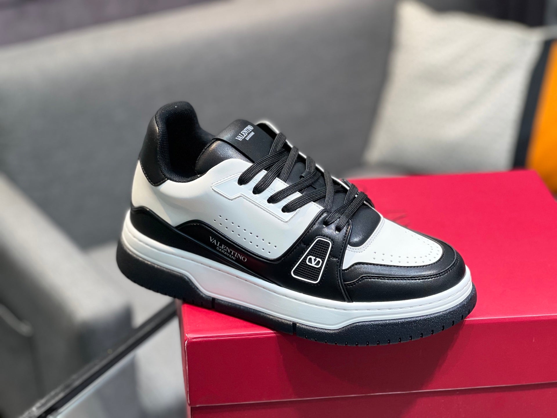 LuxluxHouse Best Quality Shoes Valentino