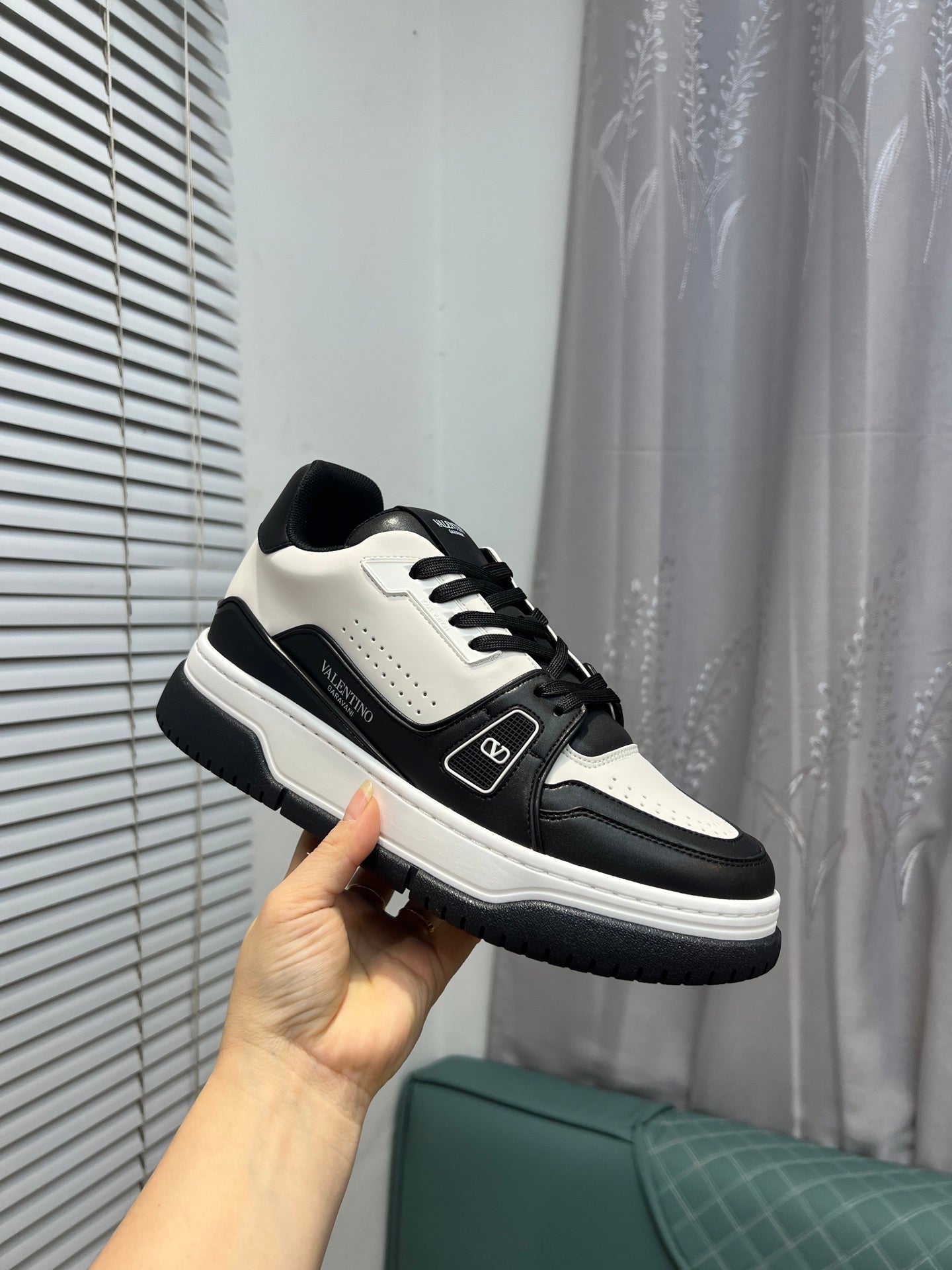 LuxluxHouse Best Quality Shoes Valentino