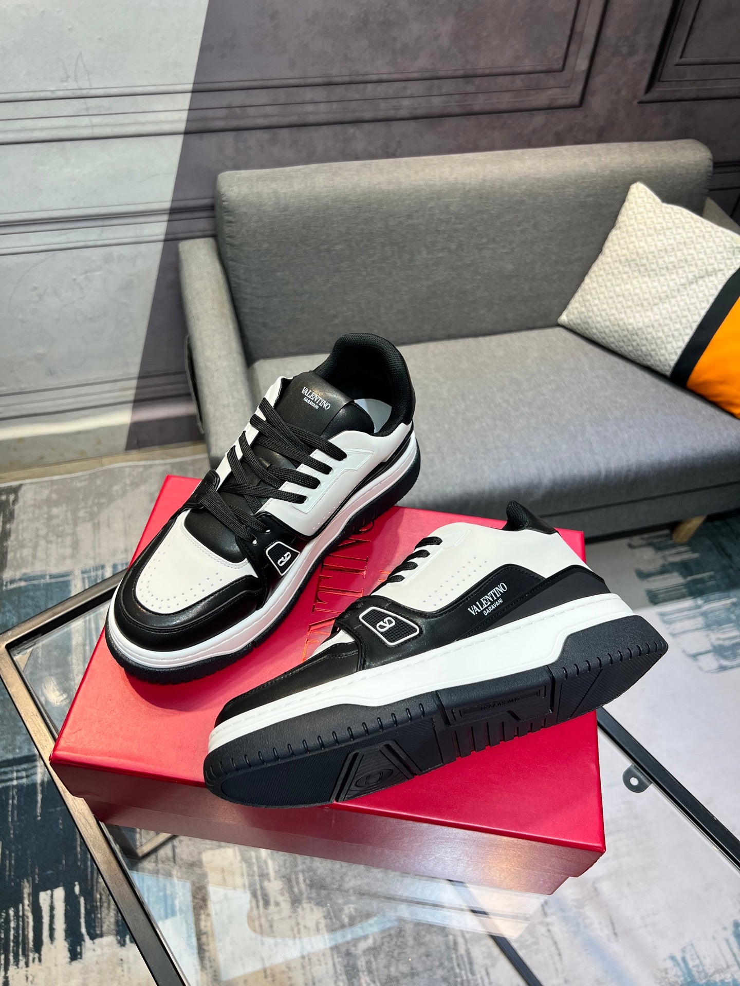 LuxluxHouse Best Quality Shoes Valentino