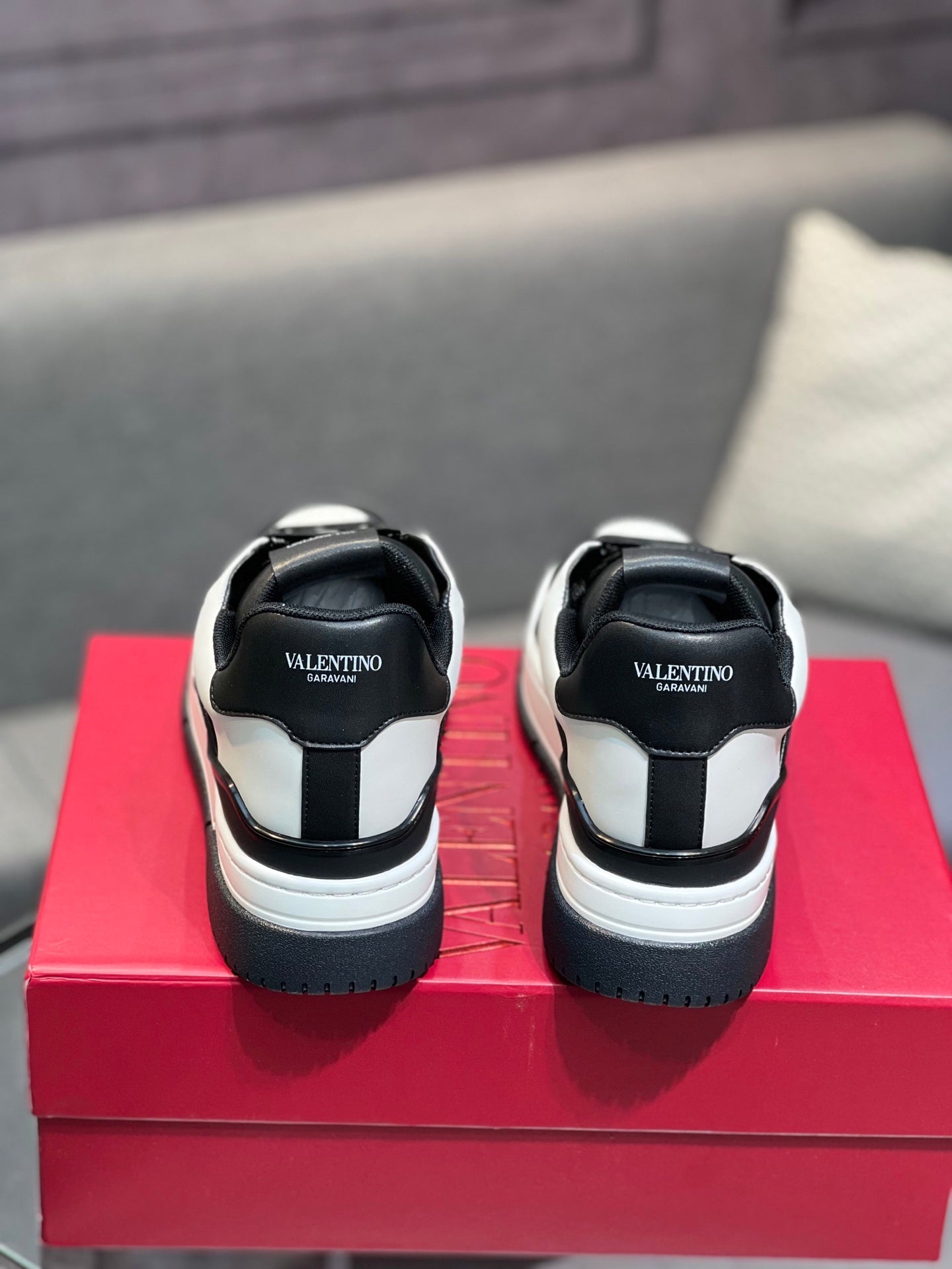 LuxluxHouse Best Quality Shoes Valentino