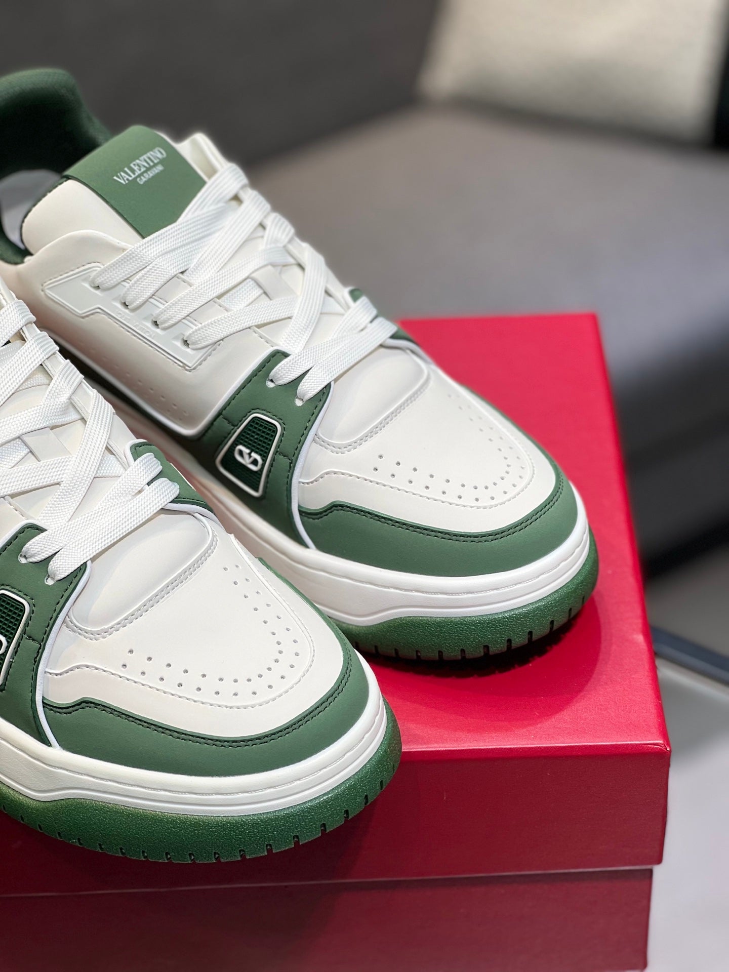 LuxluxHouse Best Quality Shoes Valentino