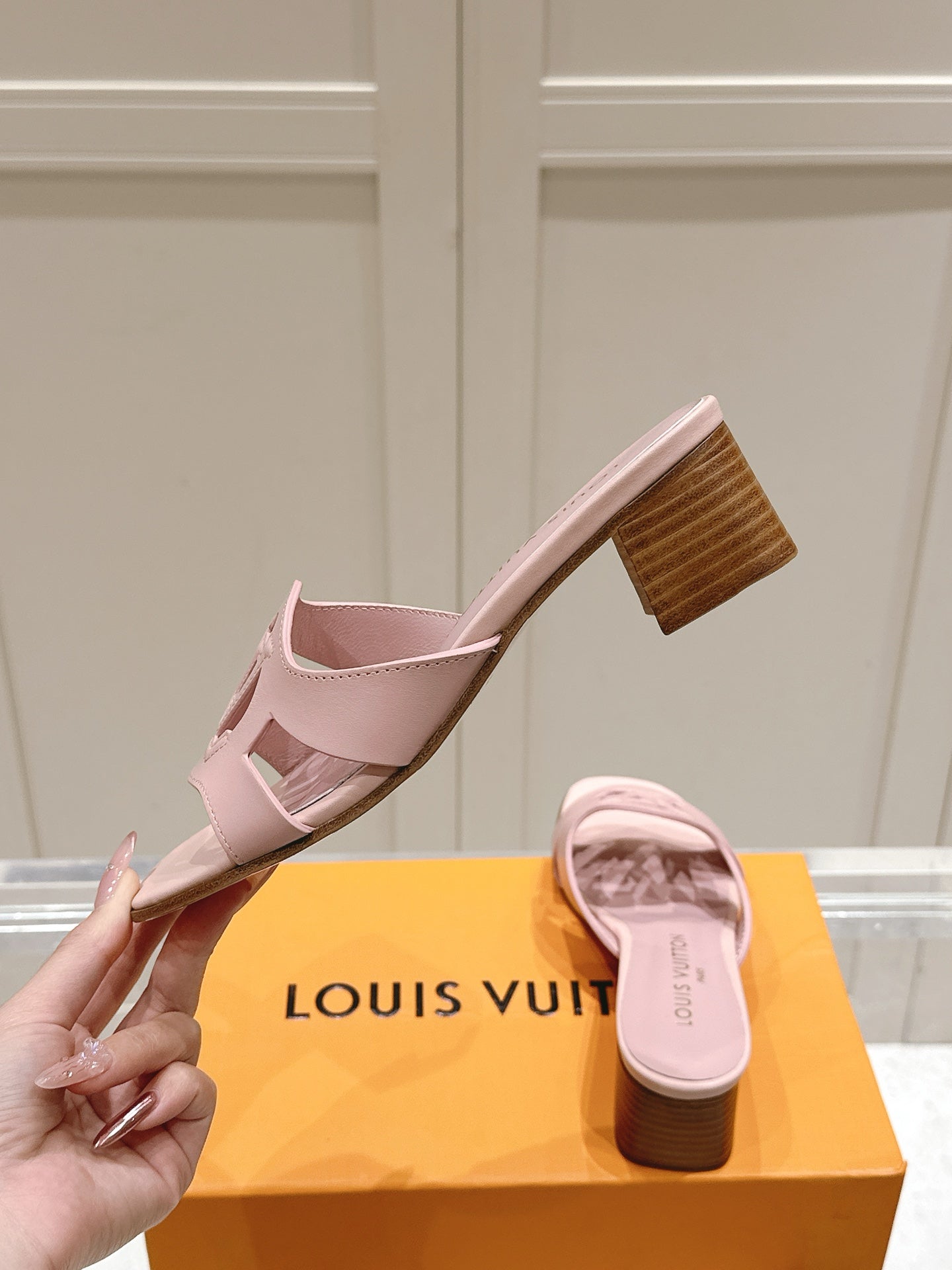 LuxluxHouse Best Quality Women Shoes Louis Vuitton