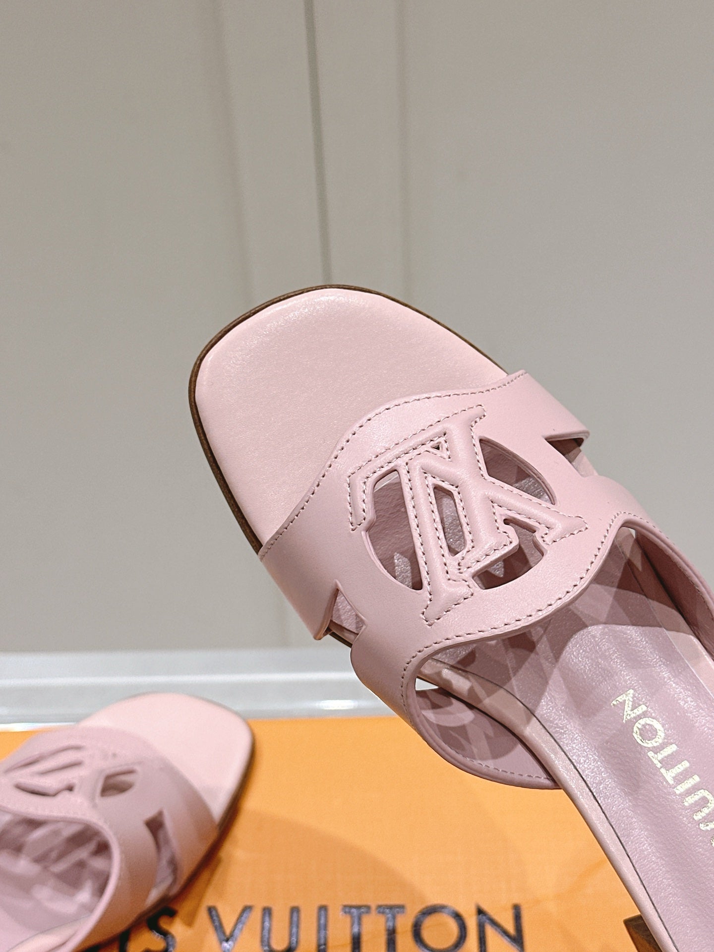 LuxluxHouse Best Quality Women Shoes Louis Vuitton