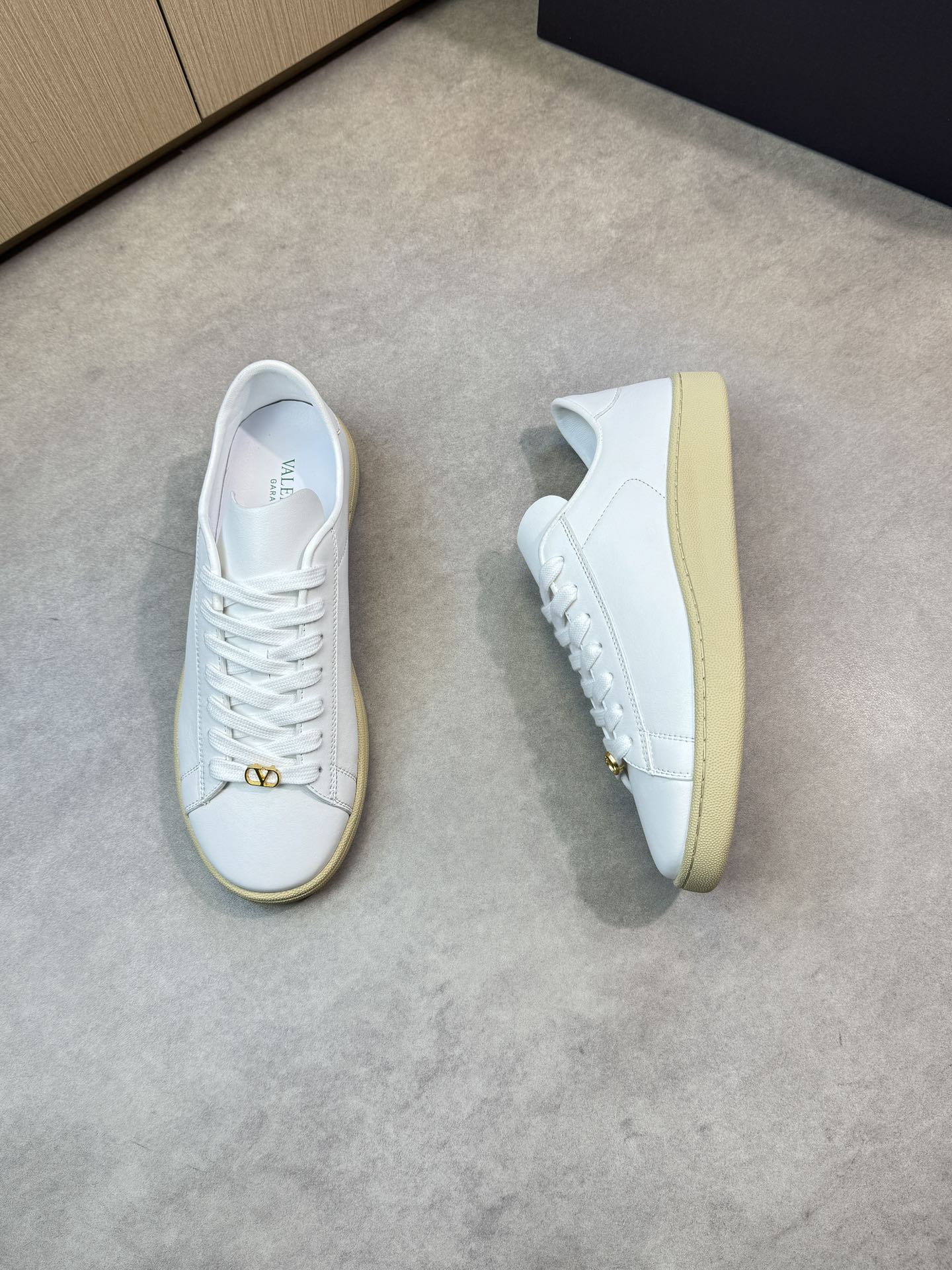 LuxluxHouse Best Quality Shoes Valentino