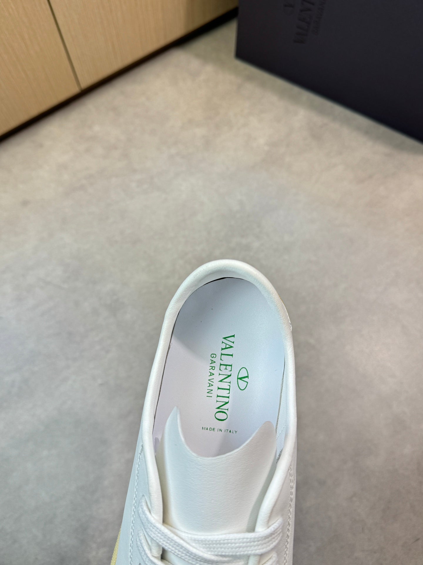 LuxluxHouse Best Quality Shoes Valentino