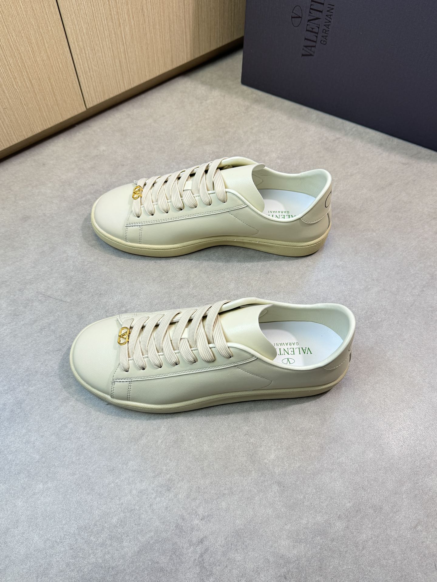 LuxluxHouse Best Quality Shoes Valentino