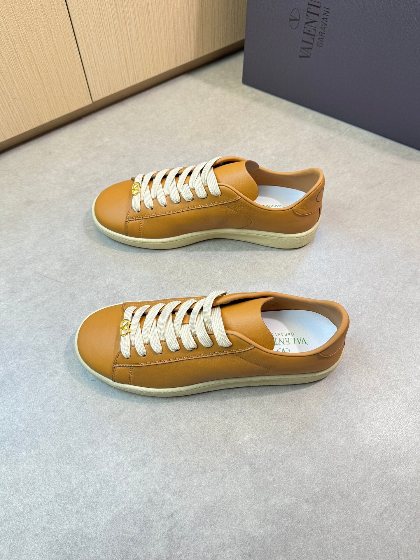 LuxluxHouse Best Quality Shoes Valentino