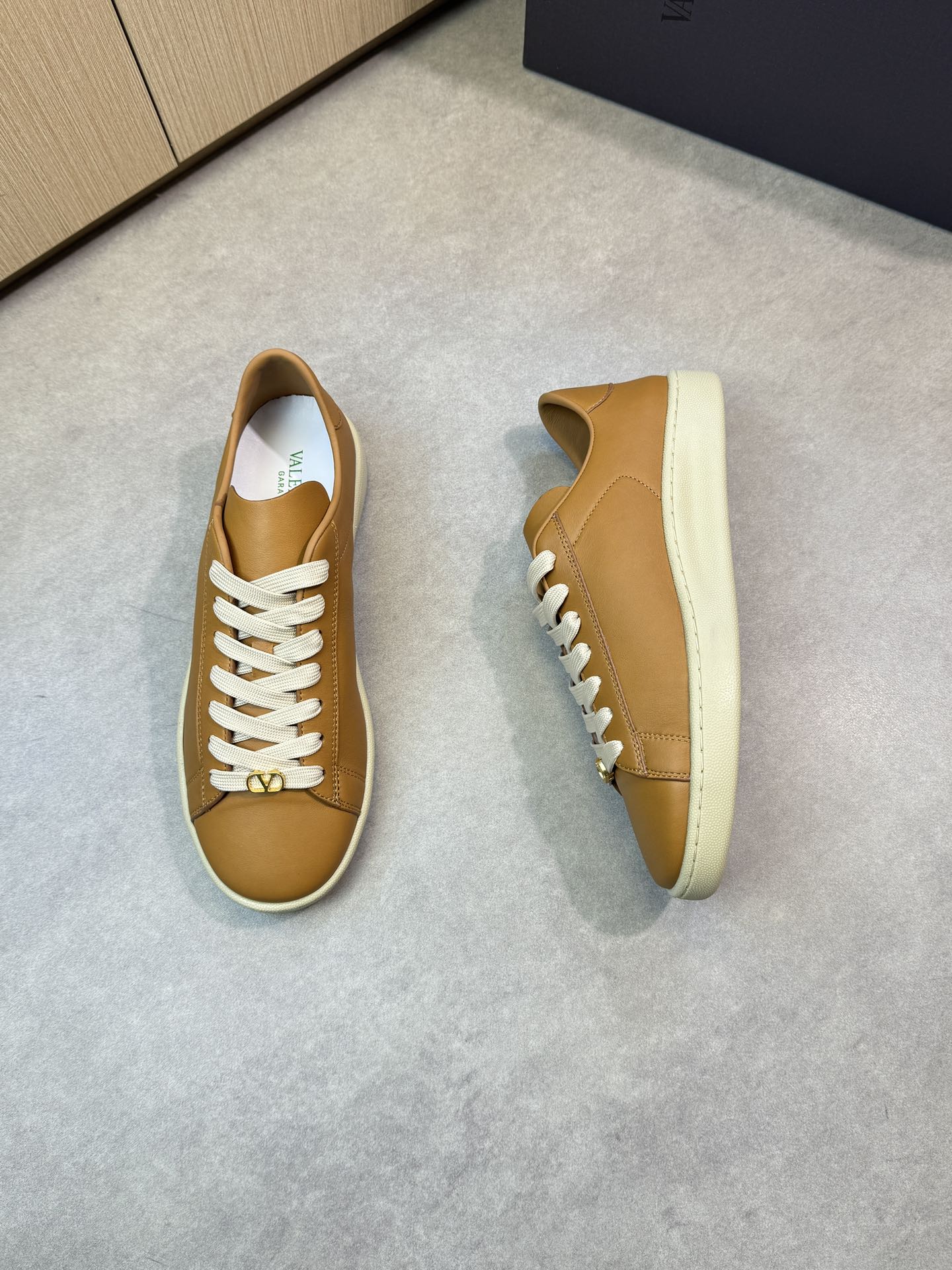 LuxluxHouse Best Quality Shoes Valentino