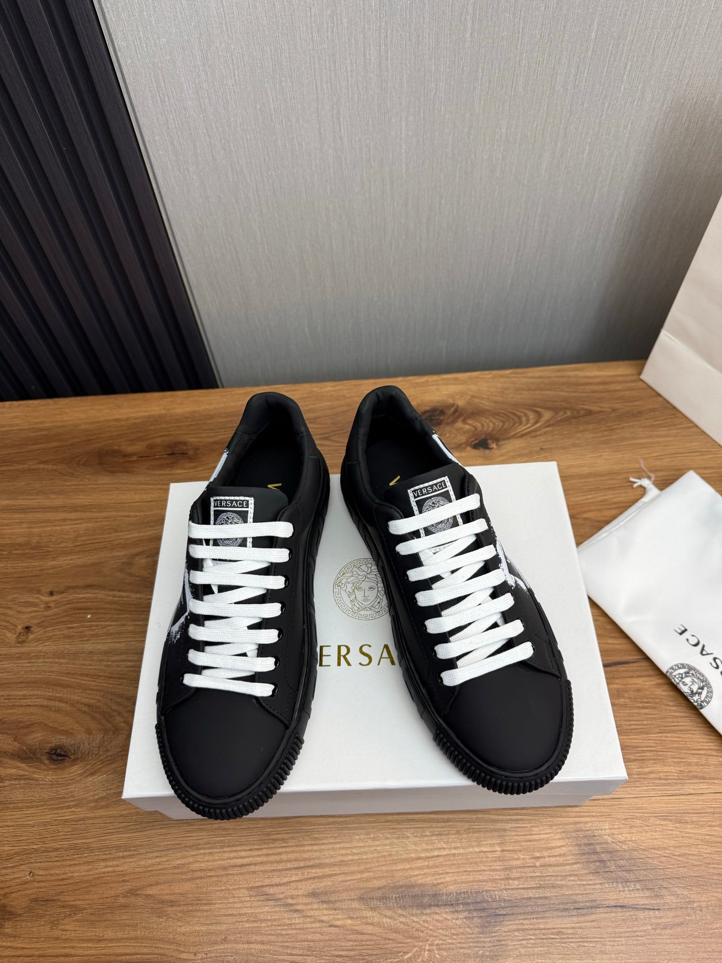 LuxluxHouse Best Quality Shoes Versace