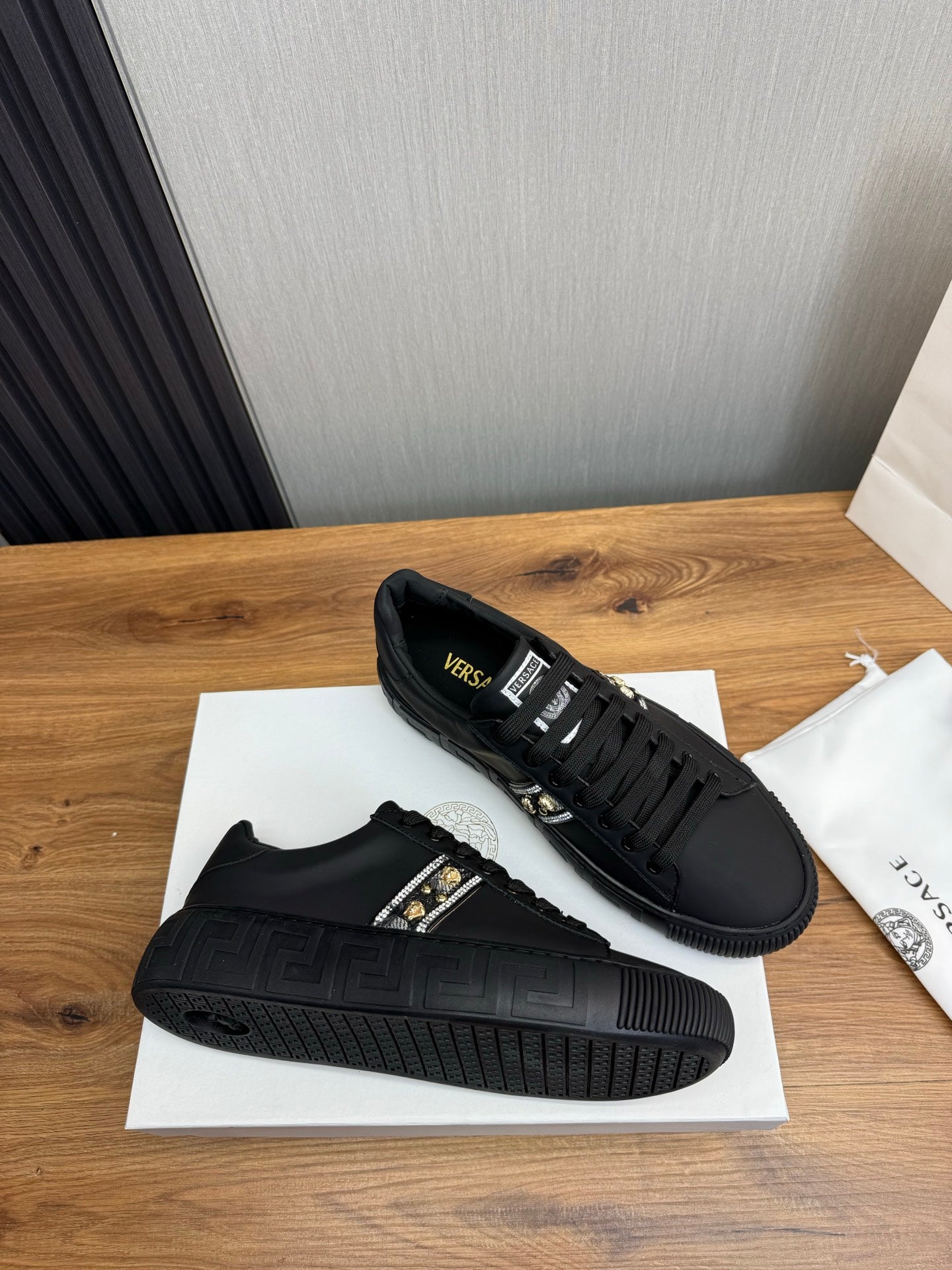 LuxluxHouse Best Quality Shoes Versace
