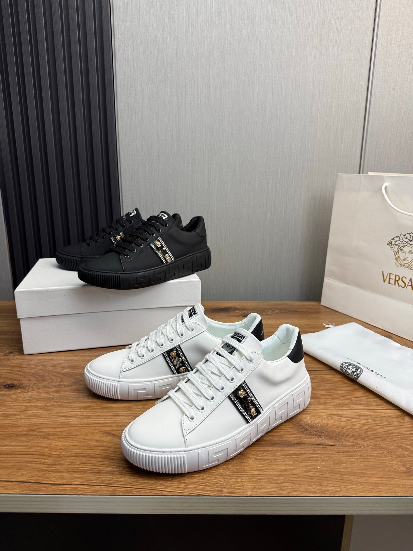LuxluxHouse Best Quality Shoes Versace