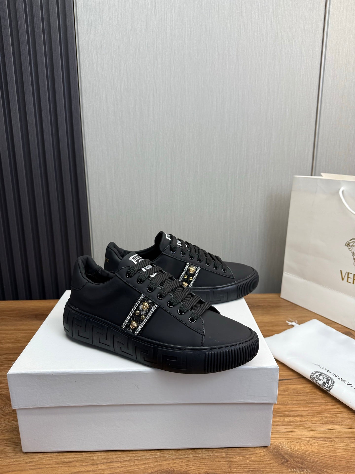 LuxluxHouse Best Quality Shoes Versace