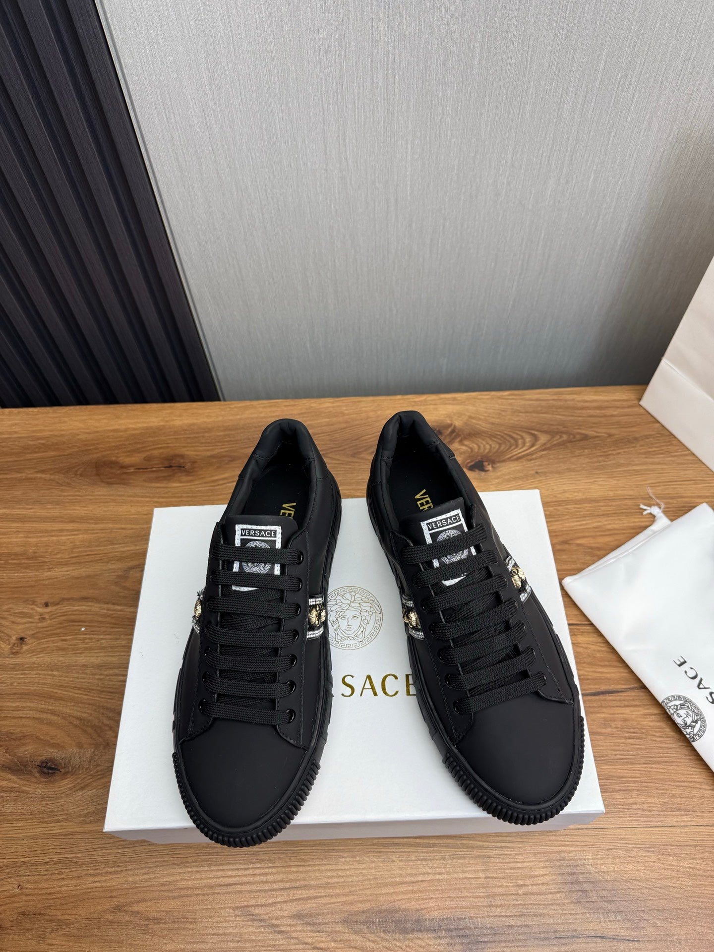 LuxluxHouse Best Quality Shoes Versace