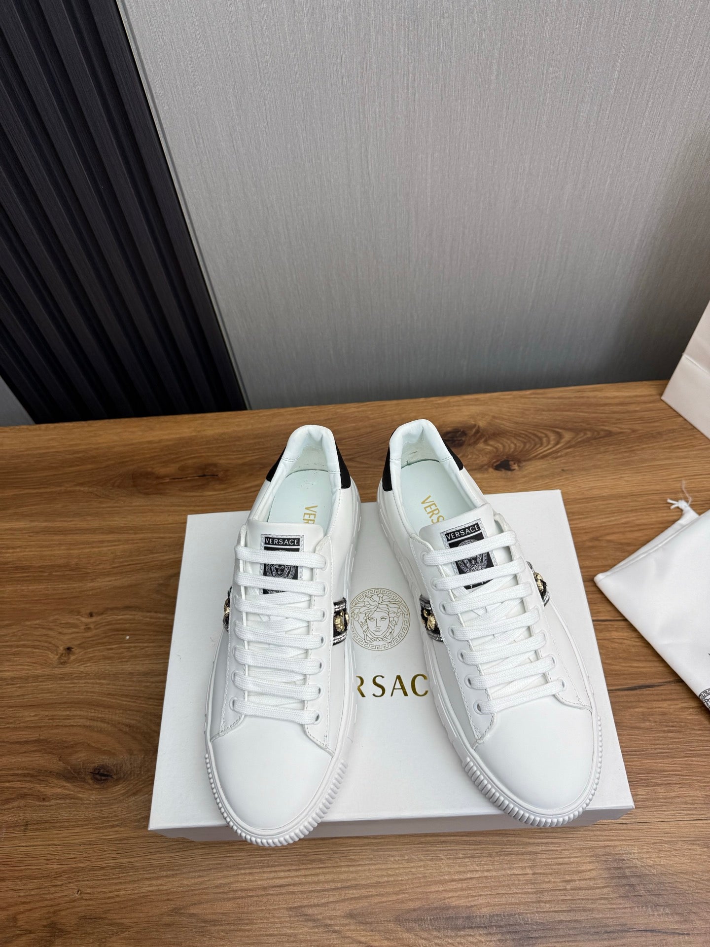 LuxluxHouse Best Quality Shoes Versace
