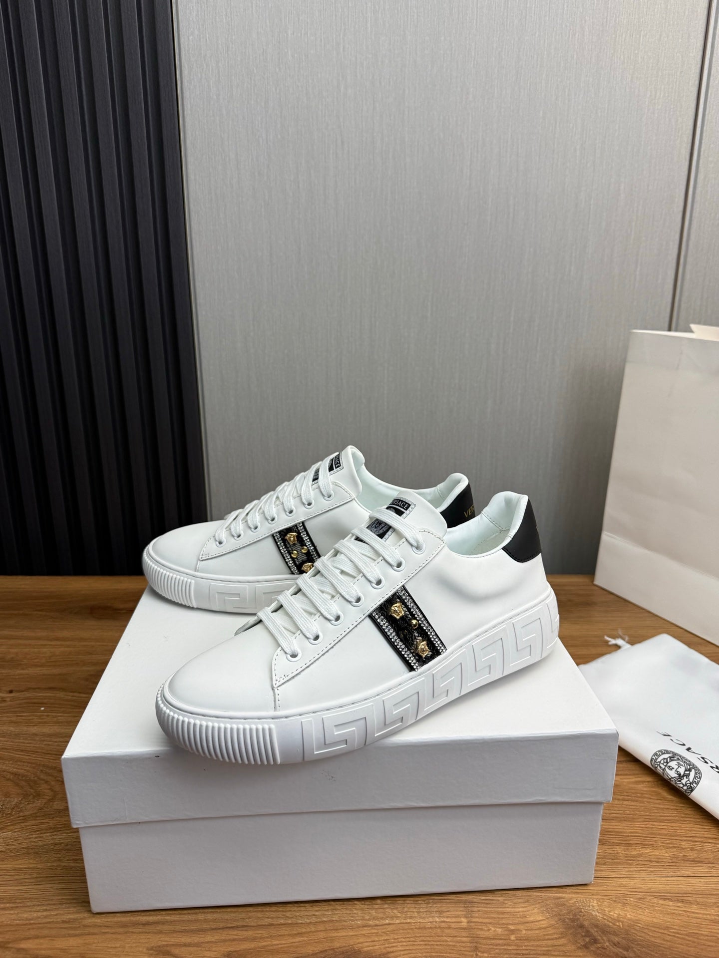 LuxluxHouse Best Quality Shoes Versace