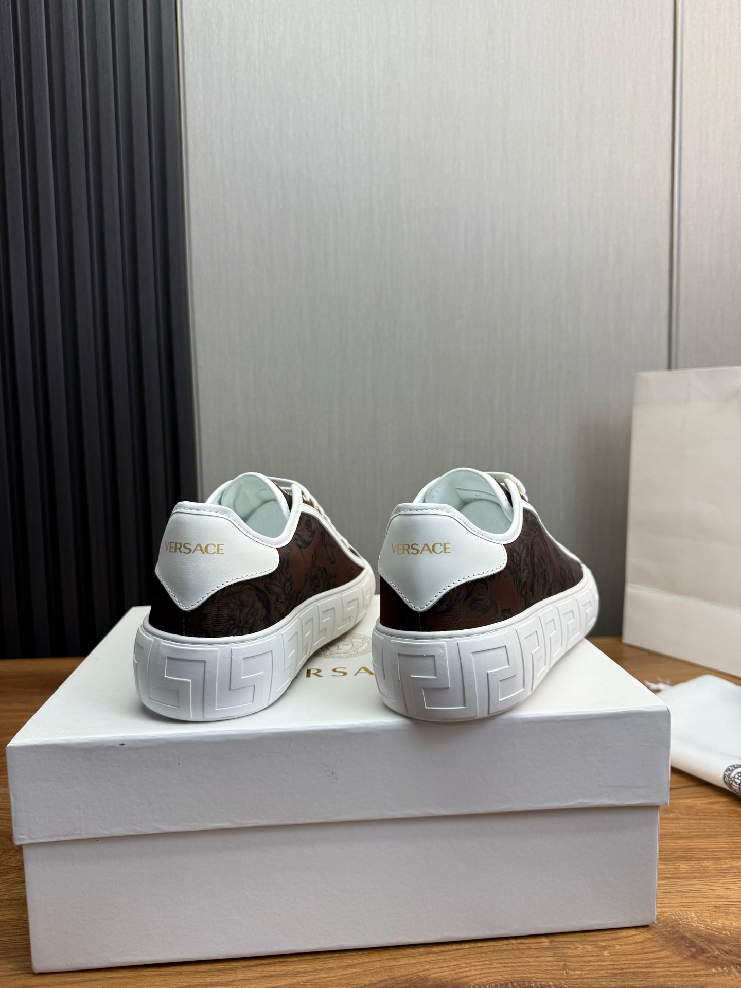 LuxluxHouse Best Quality Shoes Versace