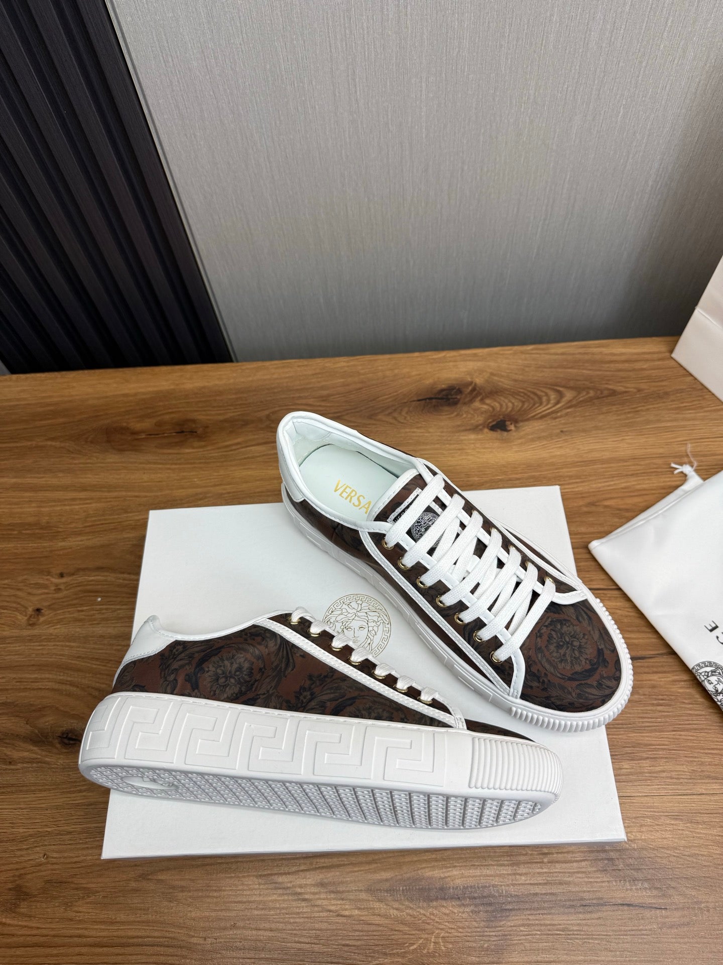 LuxluxHouse Best Quality Shoes Versace