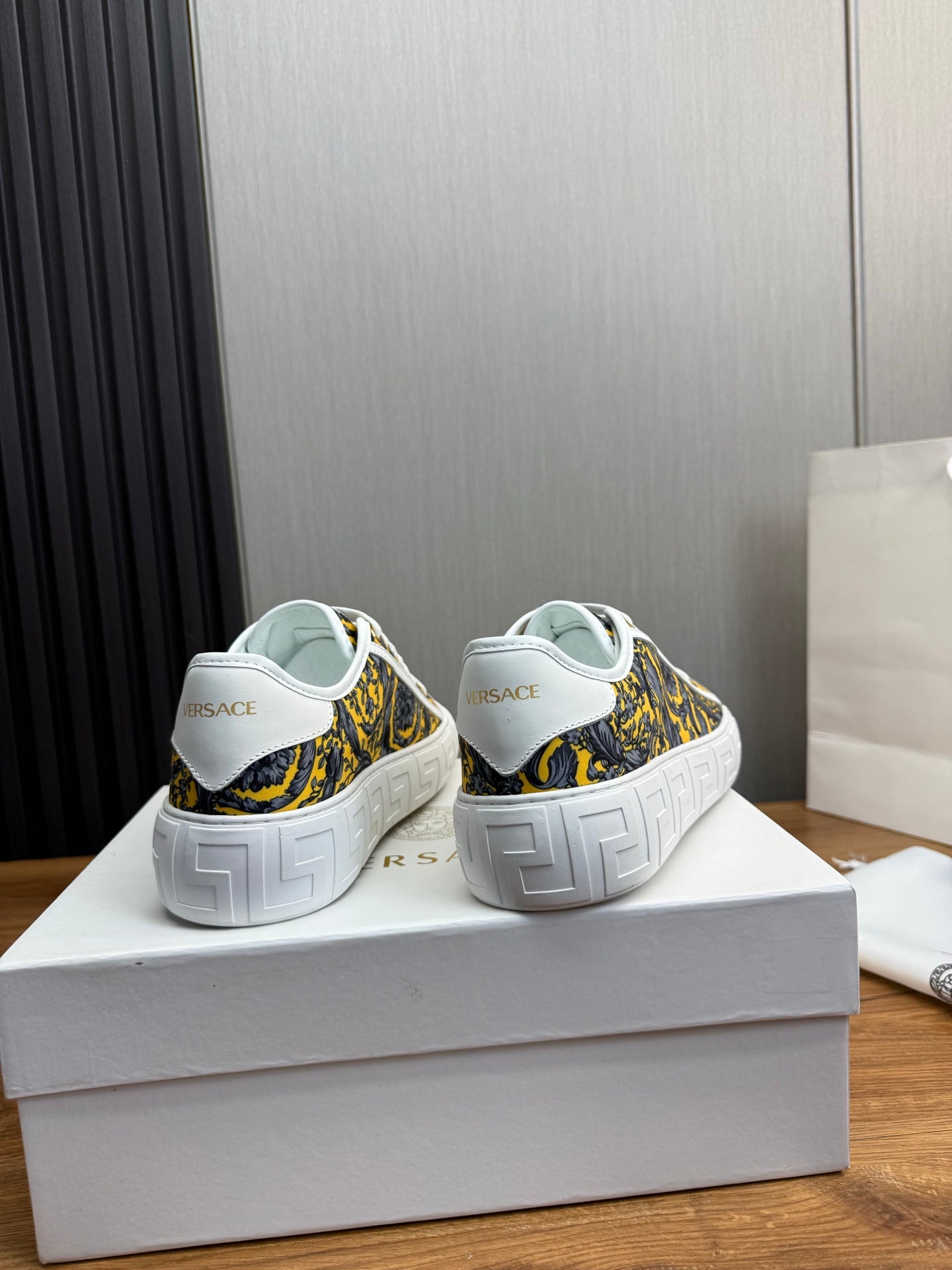 LuxluxHouse Best Quality Shoes Versace