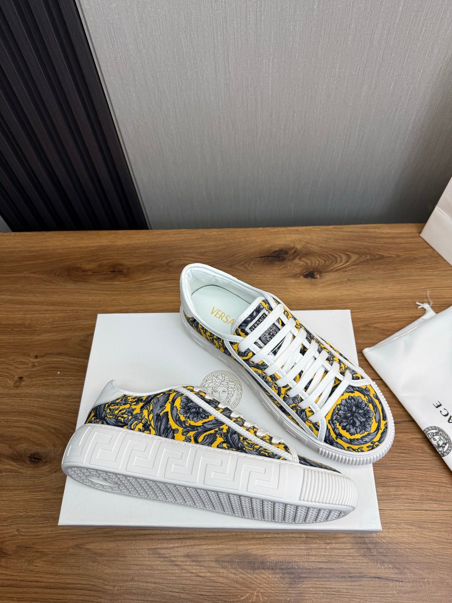 LuxluxHouse Best Quality Shoes Versace