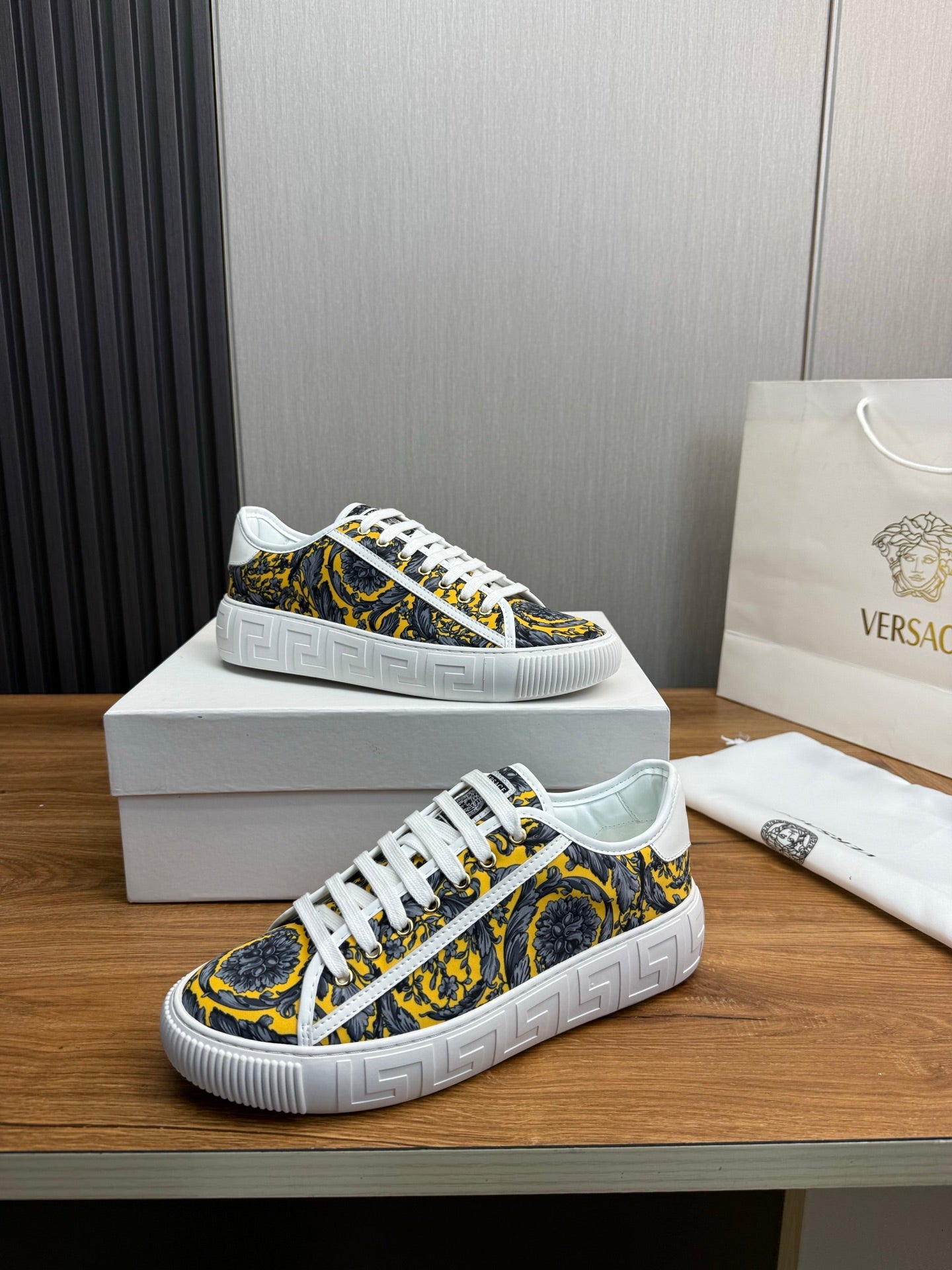 LuxluxHouse Best Quality Shoes Versace