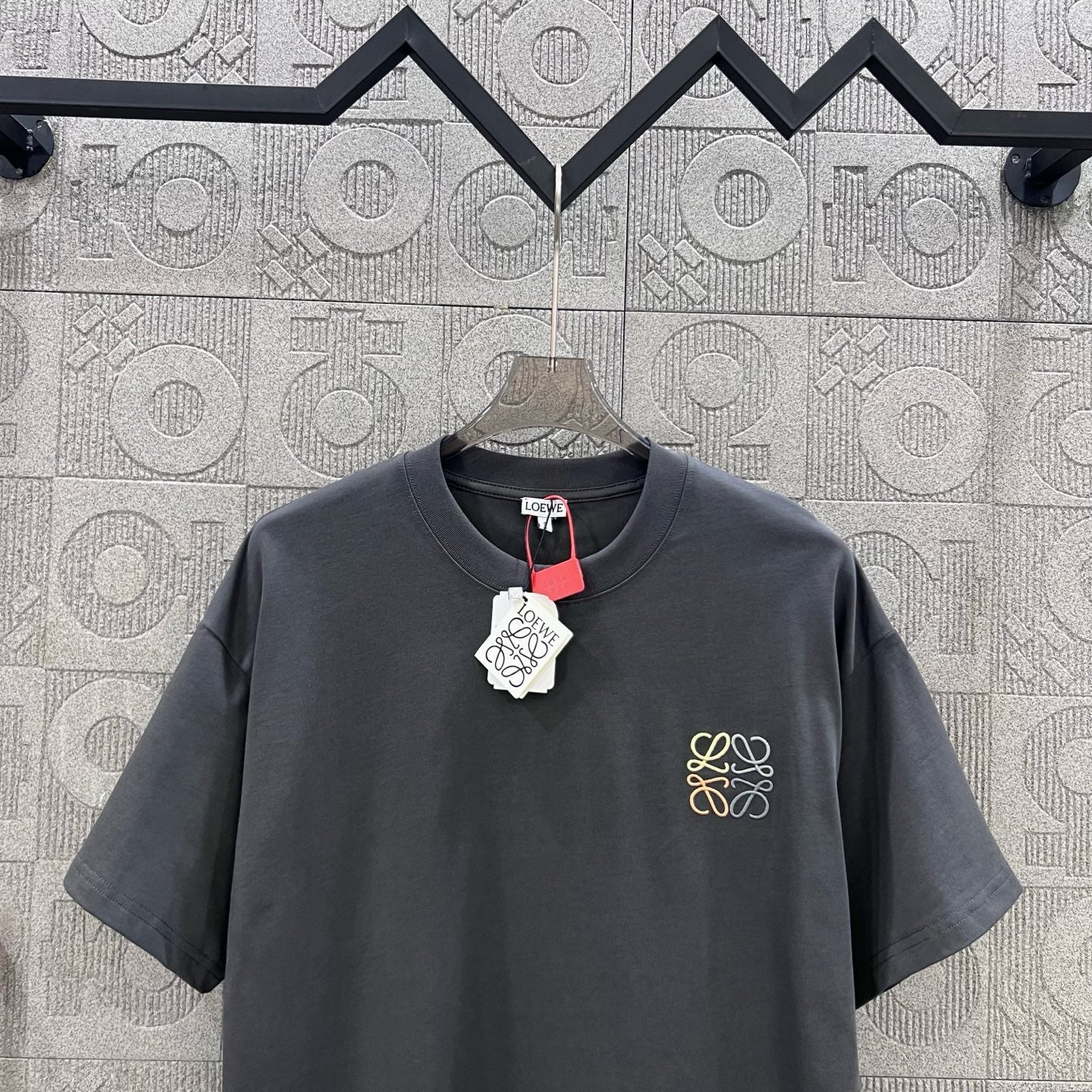 LuxluxHouse Best Quality Clothes T-shirt Loewe