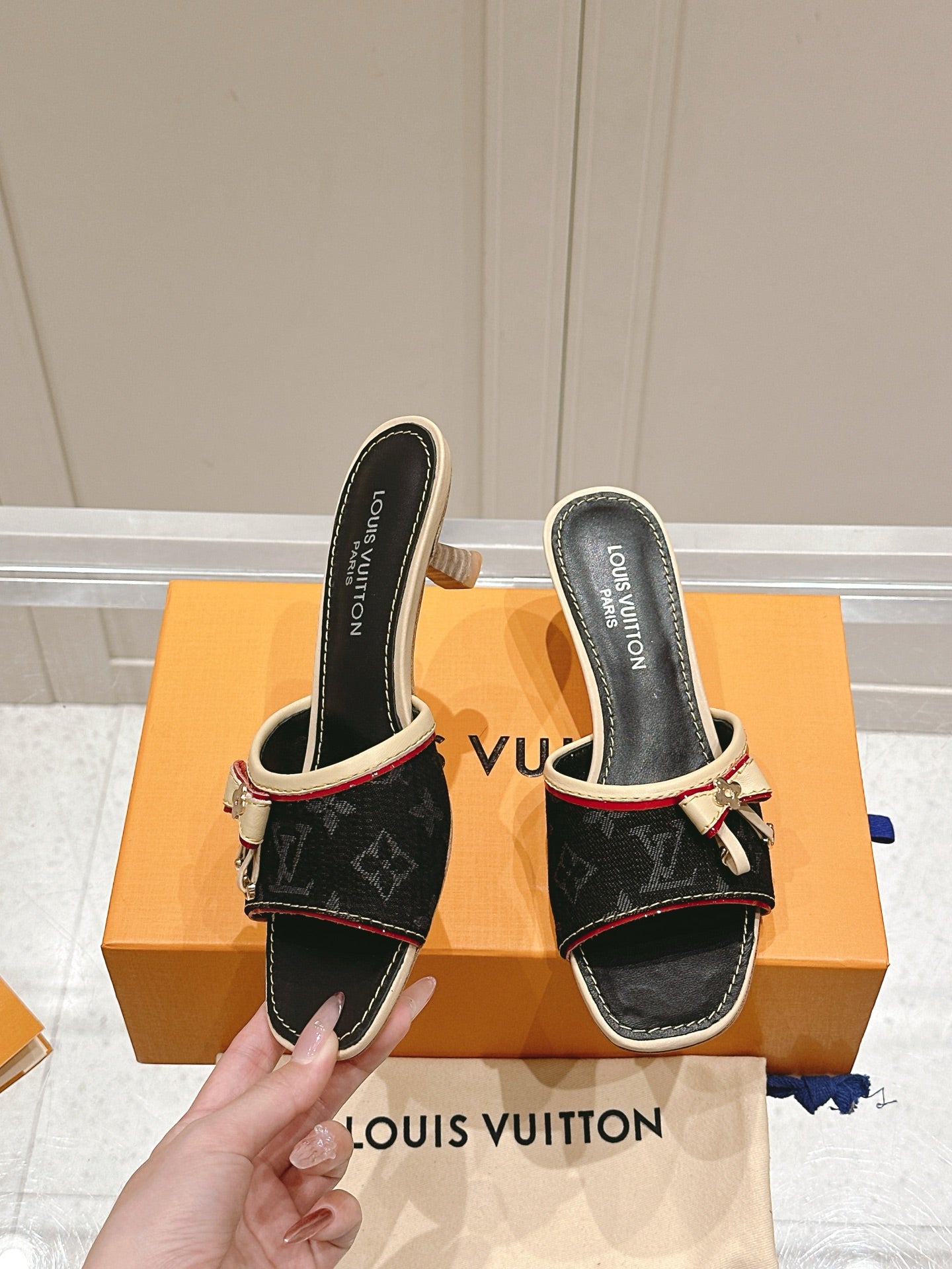 LuxluxHouse Best Quality Women Shoes Louis Vuitton