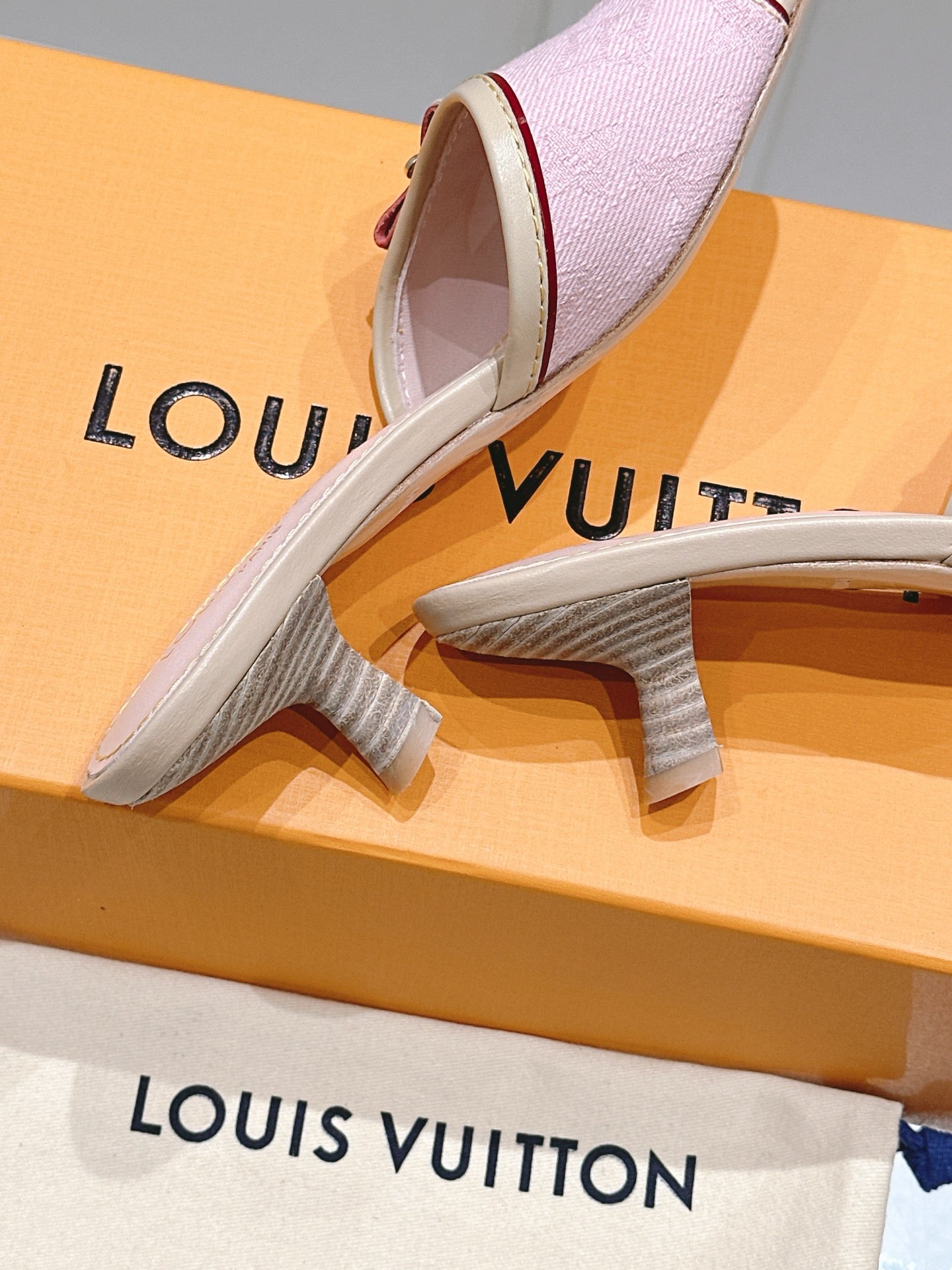 LuxluxHouse Best Quality Women Shoes Louis Vuitton