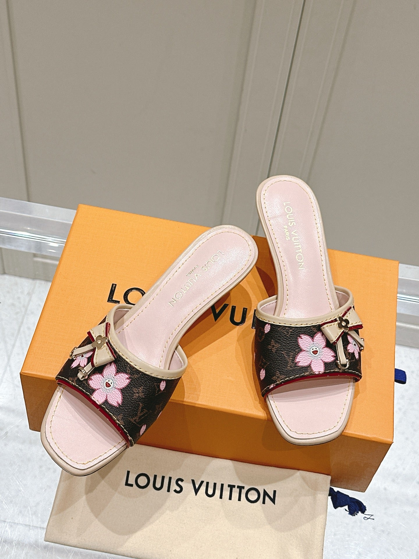LuxluxHouse Best Quality Women Shoes Louis Vuitton