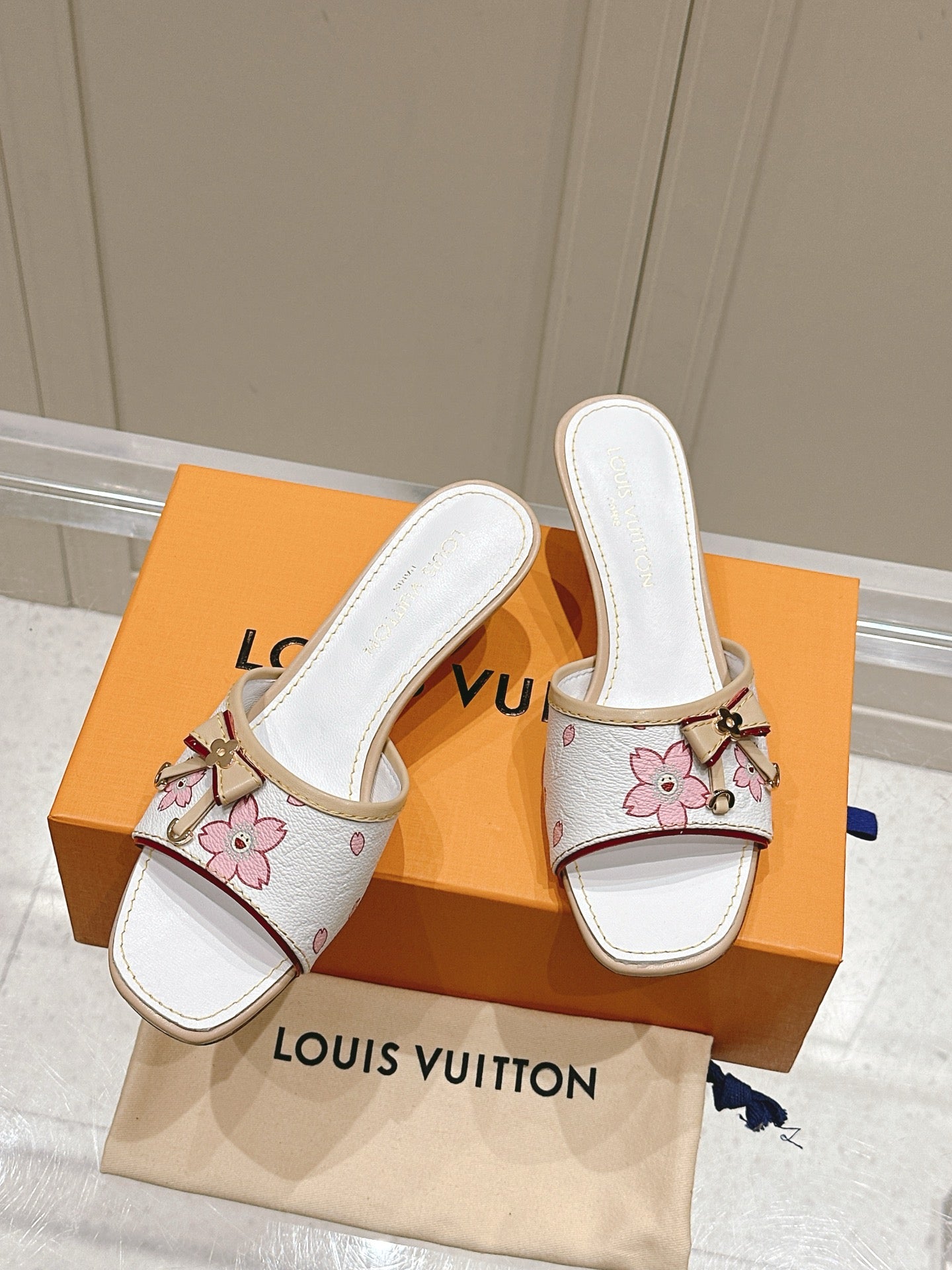 LuxluxHouse Best Quality Women Shoes Louis Vuitton
