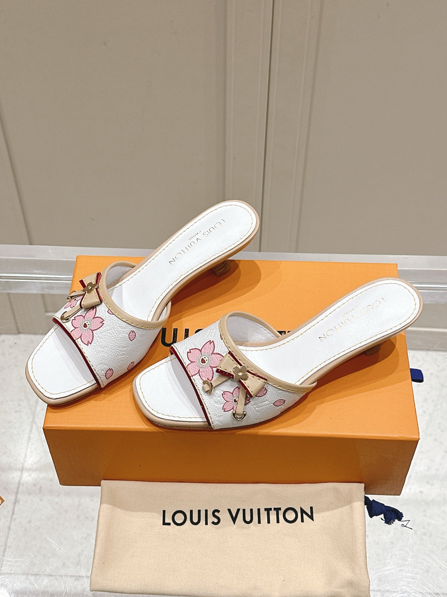 LuxluxHouse Best Quality Women Shoes Louis Vuitton