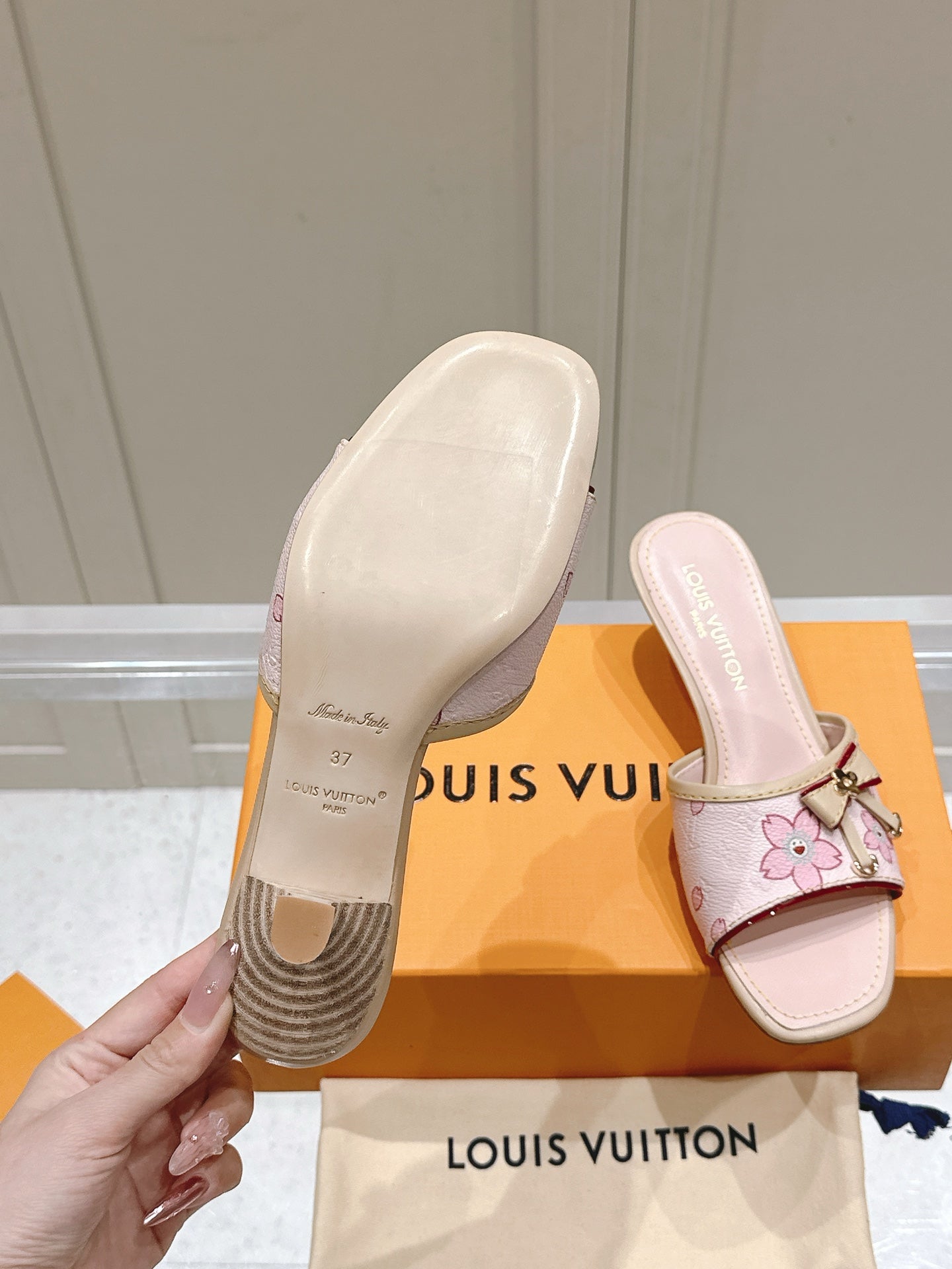 LuxluxHouse Best Quality Women Shoes Louis Vuitton