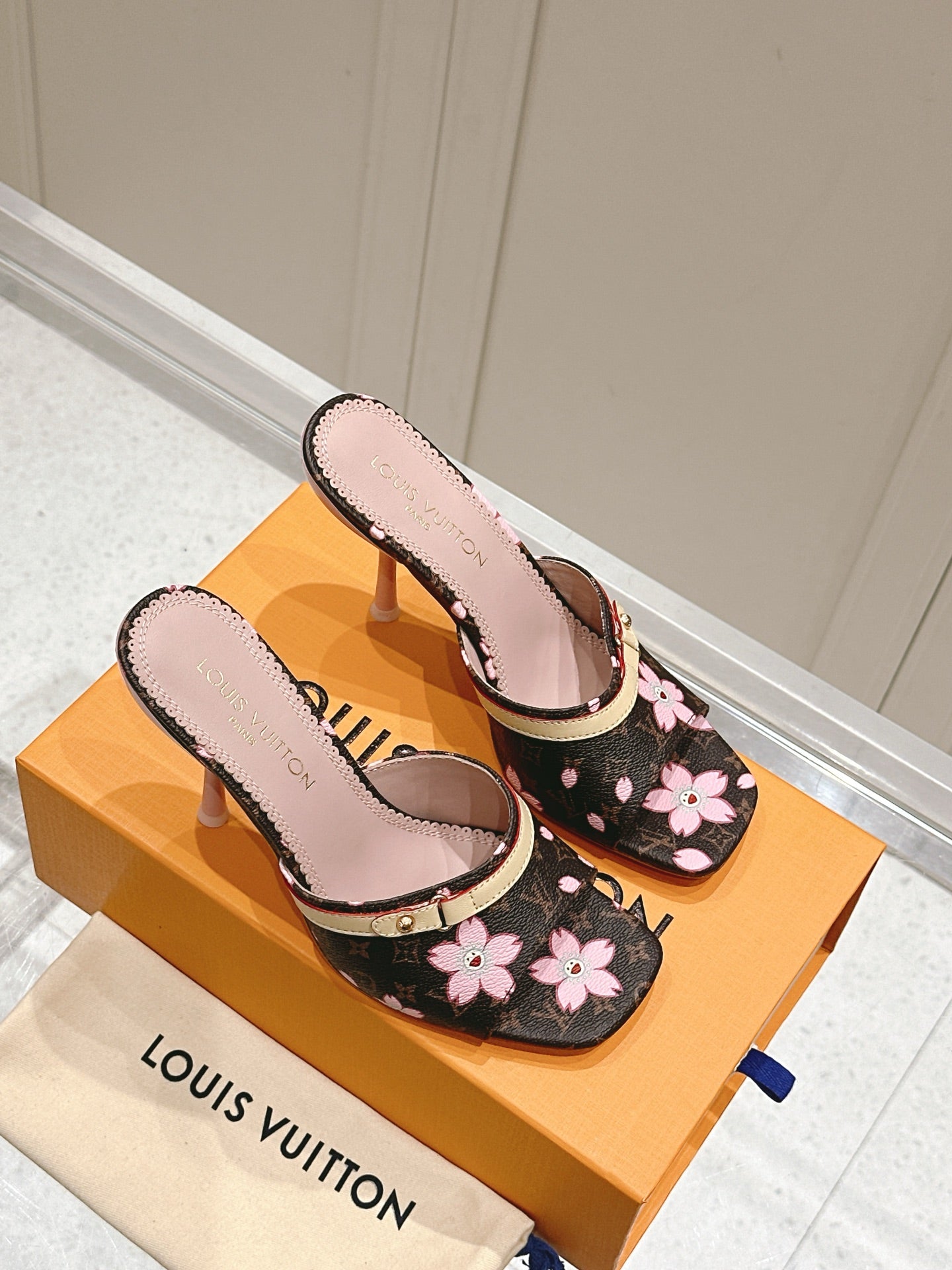 LuxluxHouse Best Quality Women Shoes Louis Vuitton