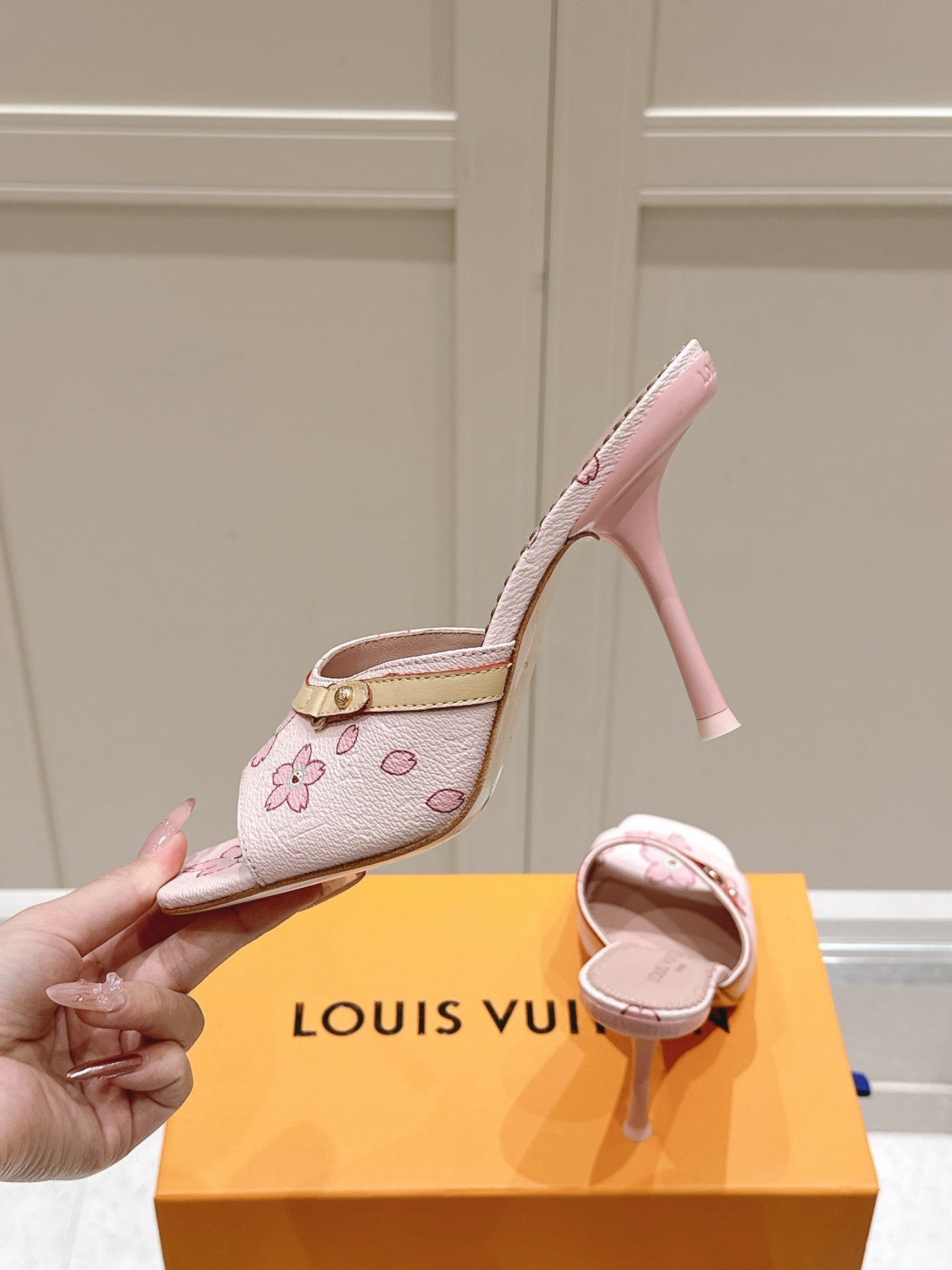 LuxluxHouse Best Quality Women Shoes Louis Vuitton
