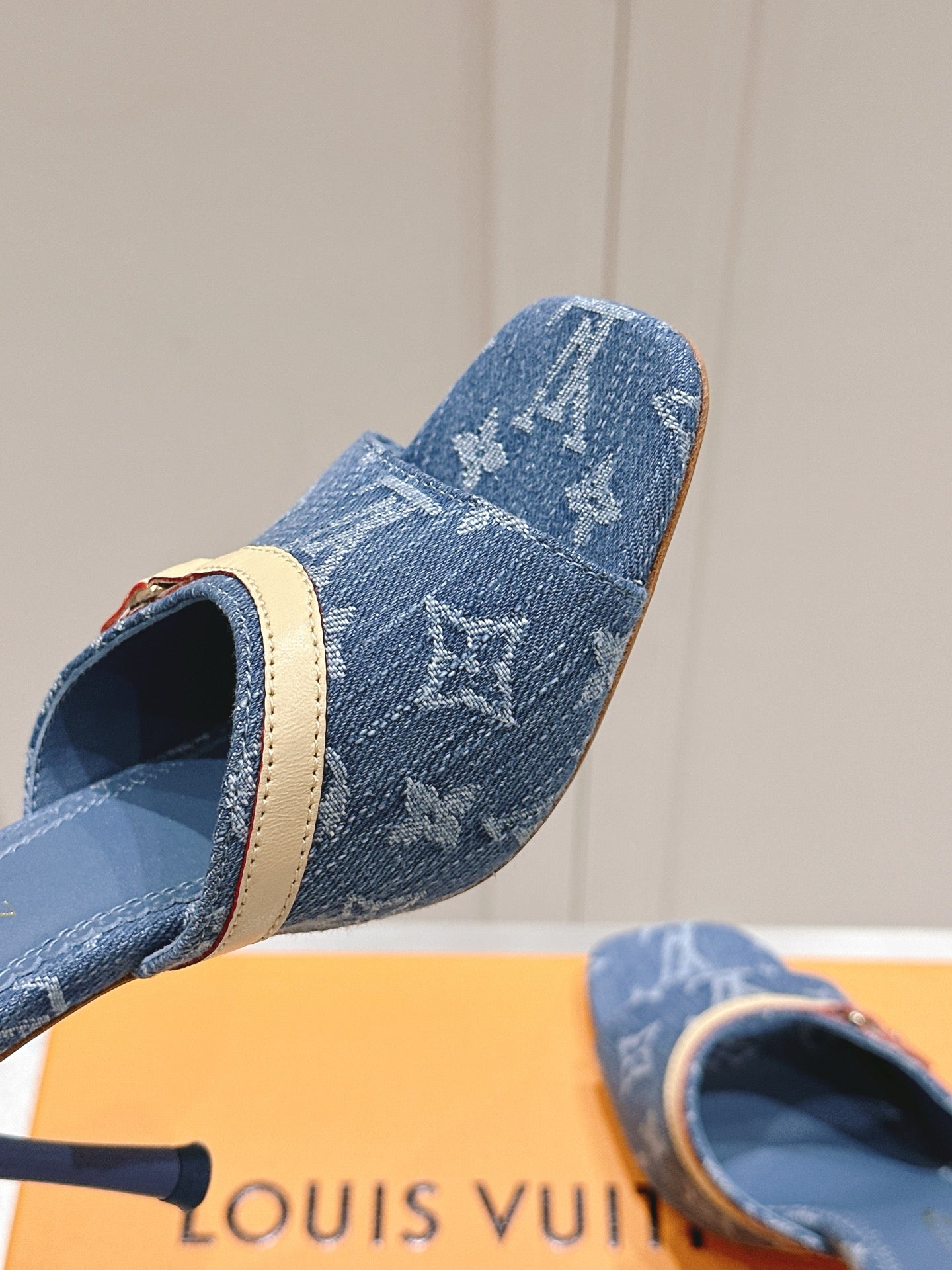 LuxluxHouse Best Quality Women Shoes Louis Vuitton