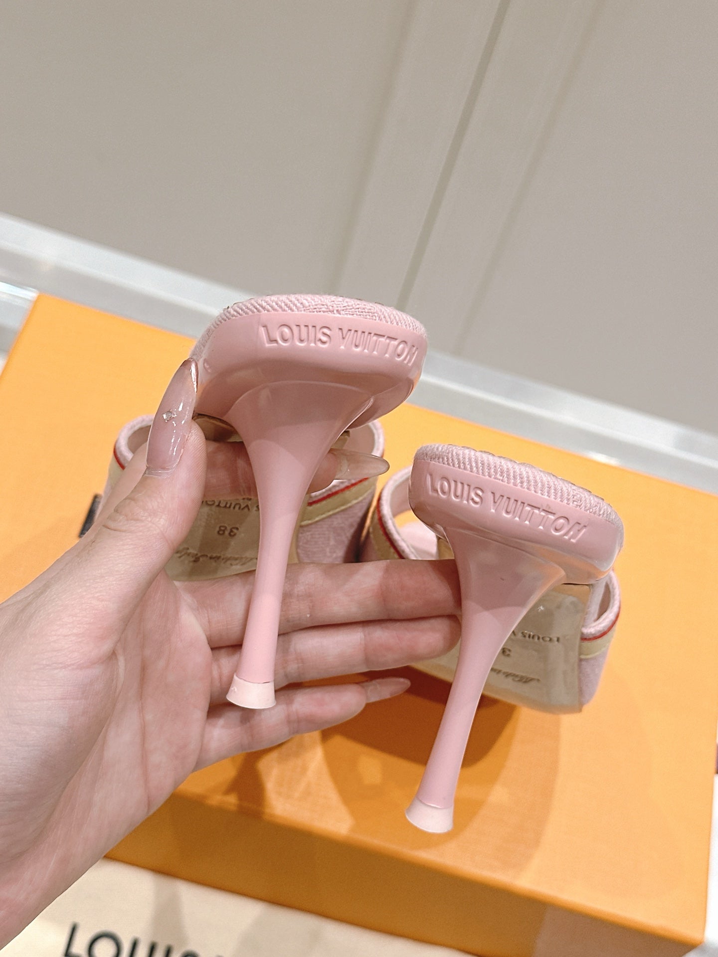 LuxluxHouse Best Quality Women Shoes Louis Vuitton
