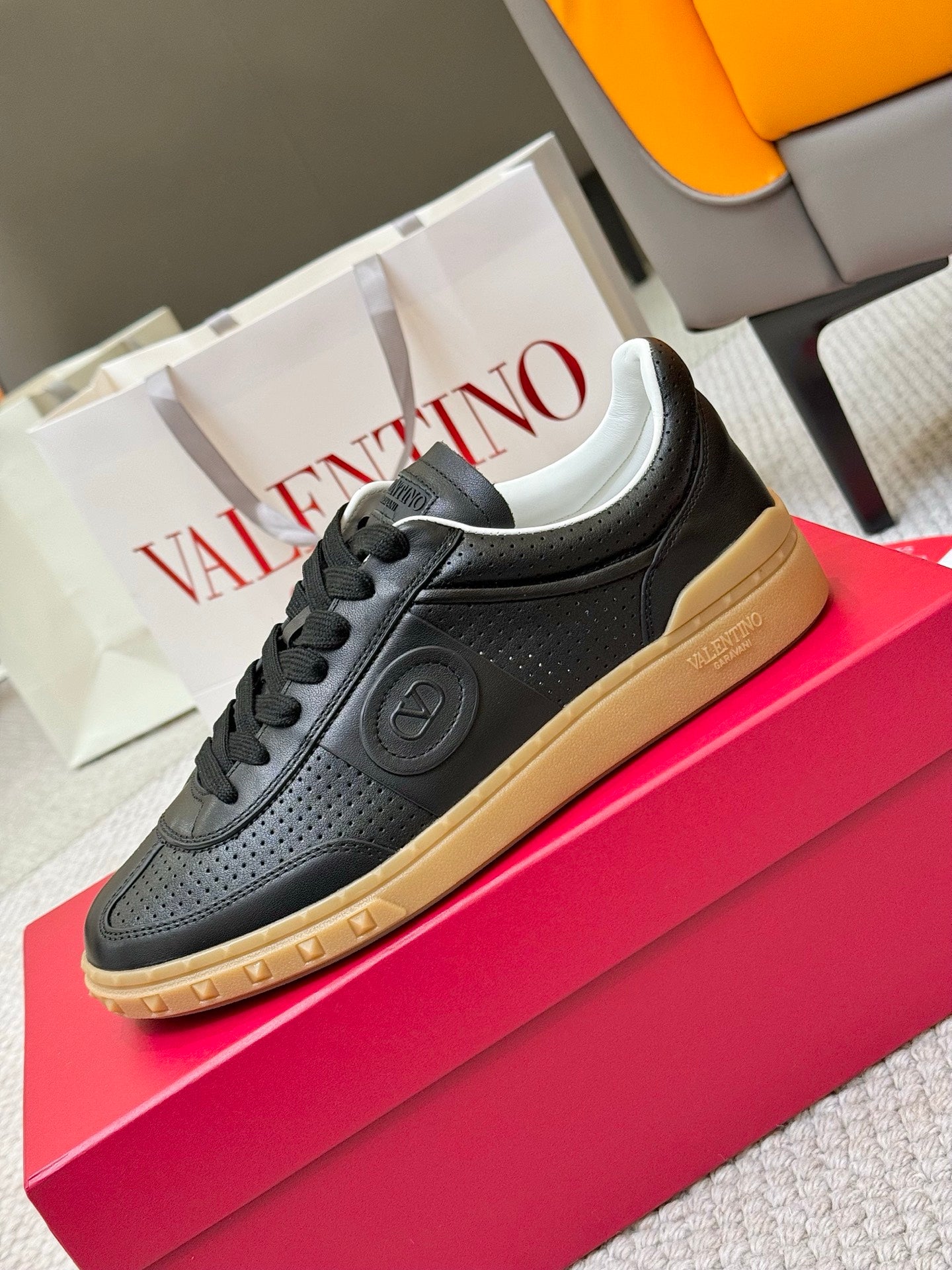 LuxluxHouse Best Quality Shoes Valentino