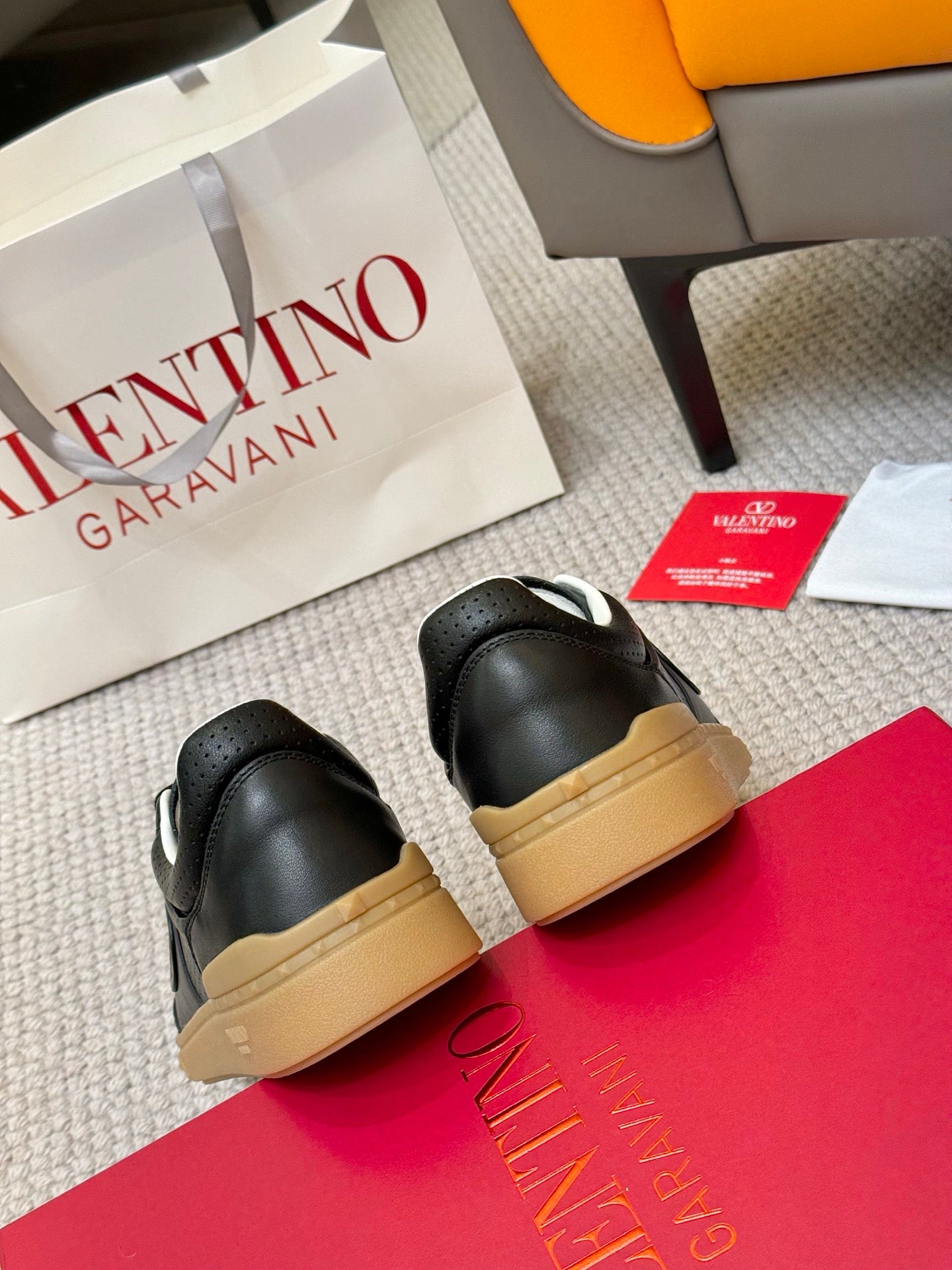 LuxluxHouse Best Quality Shoes Valentino