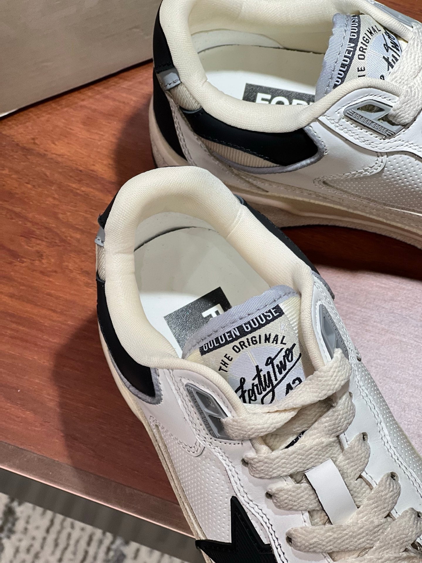LuxluxHouse Best Quality Shoes Golden Goose