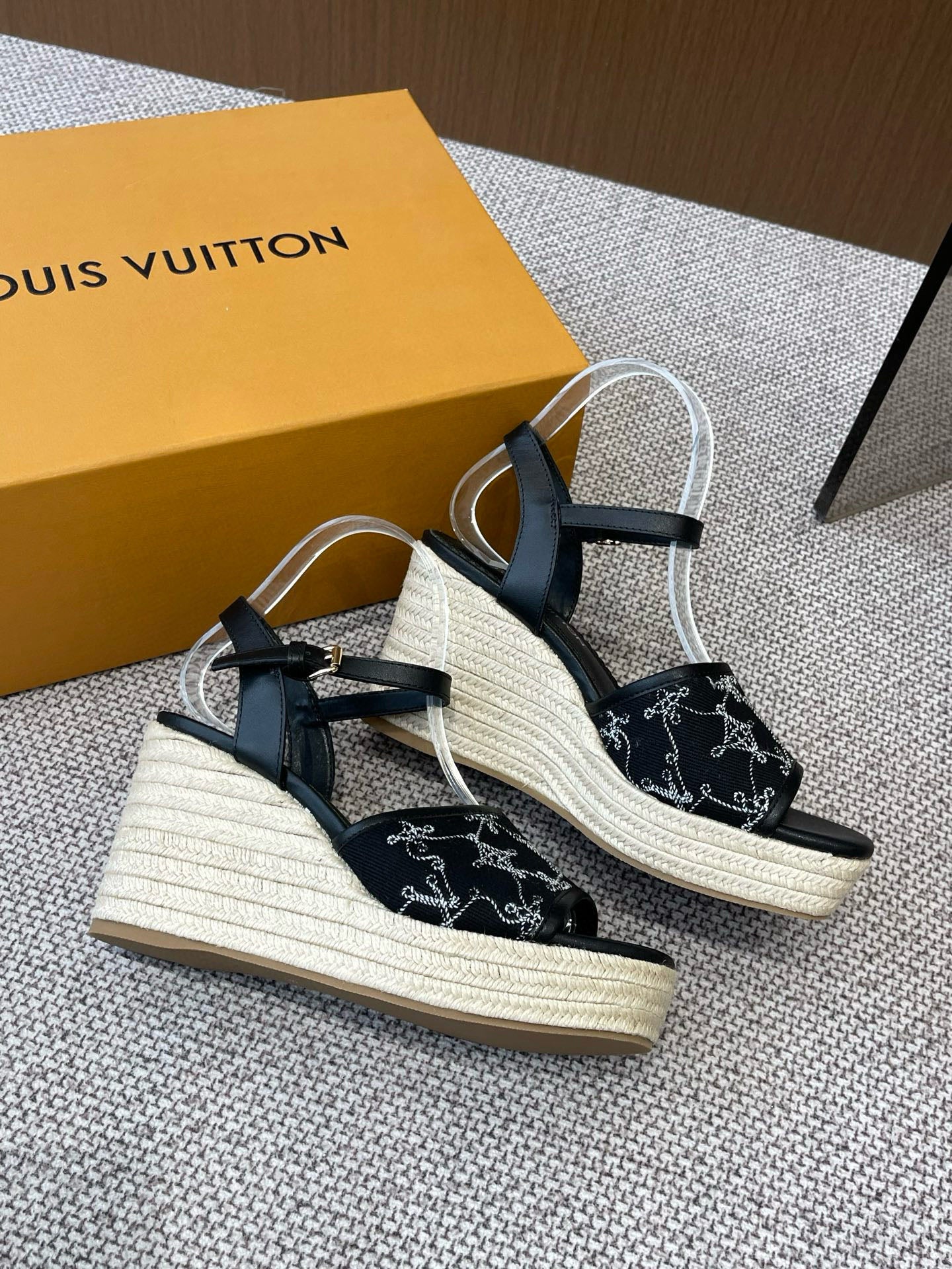 LuxluxHouse Best Quality Women Shoes Louis Vuitton