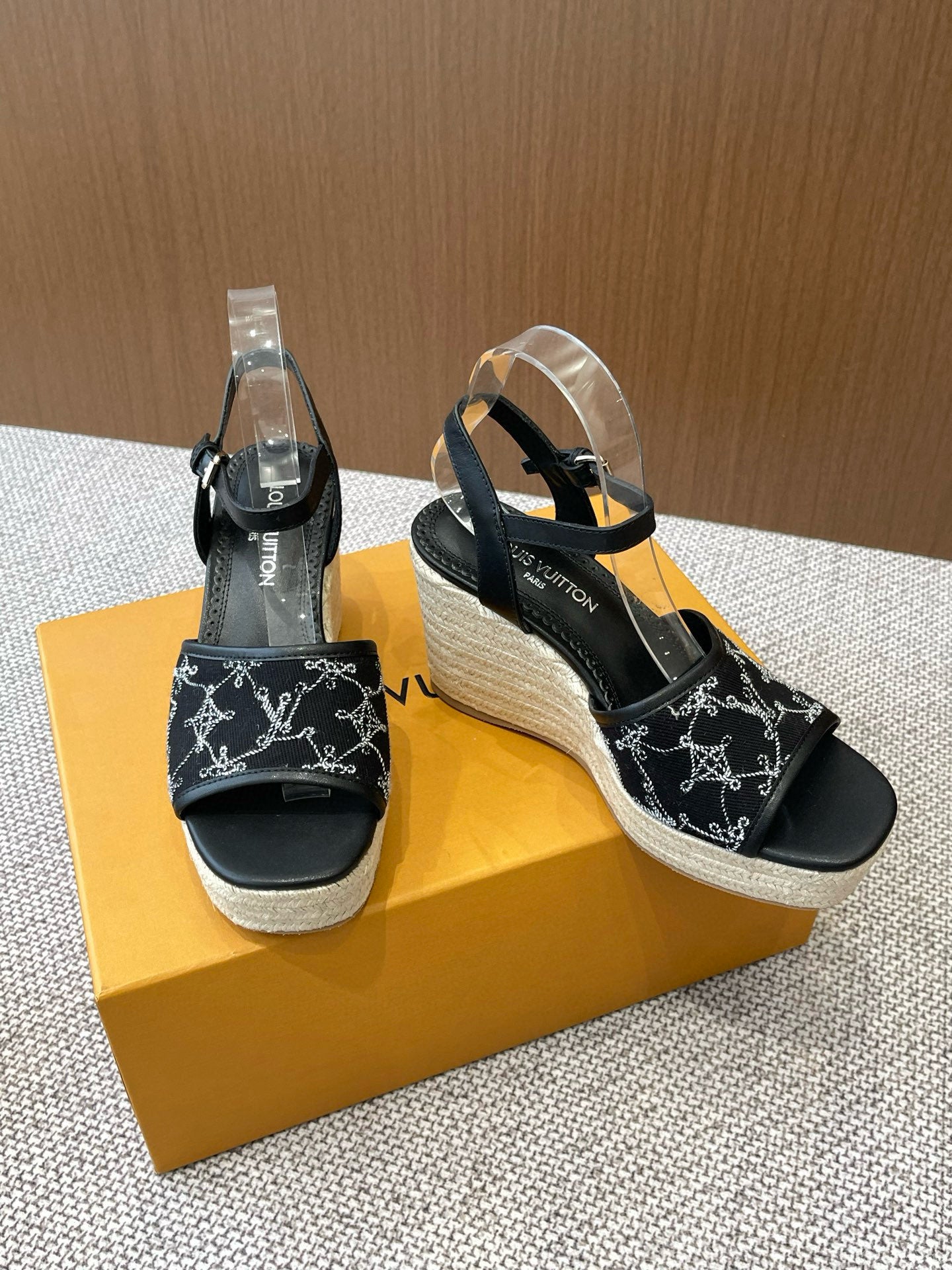 LuxluxHouse Best Quality Women Shoes Louis Vuitton