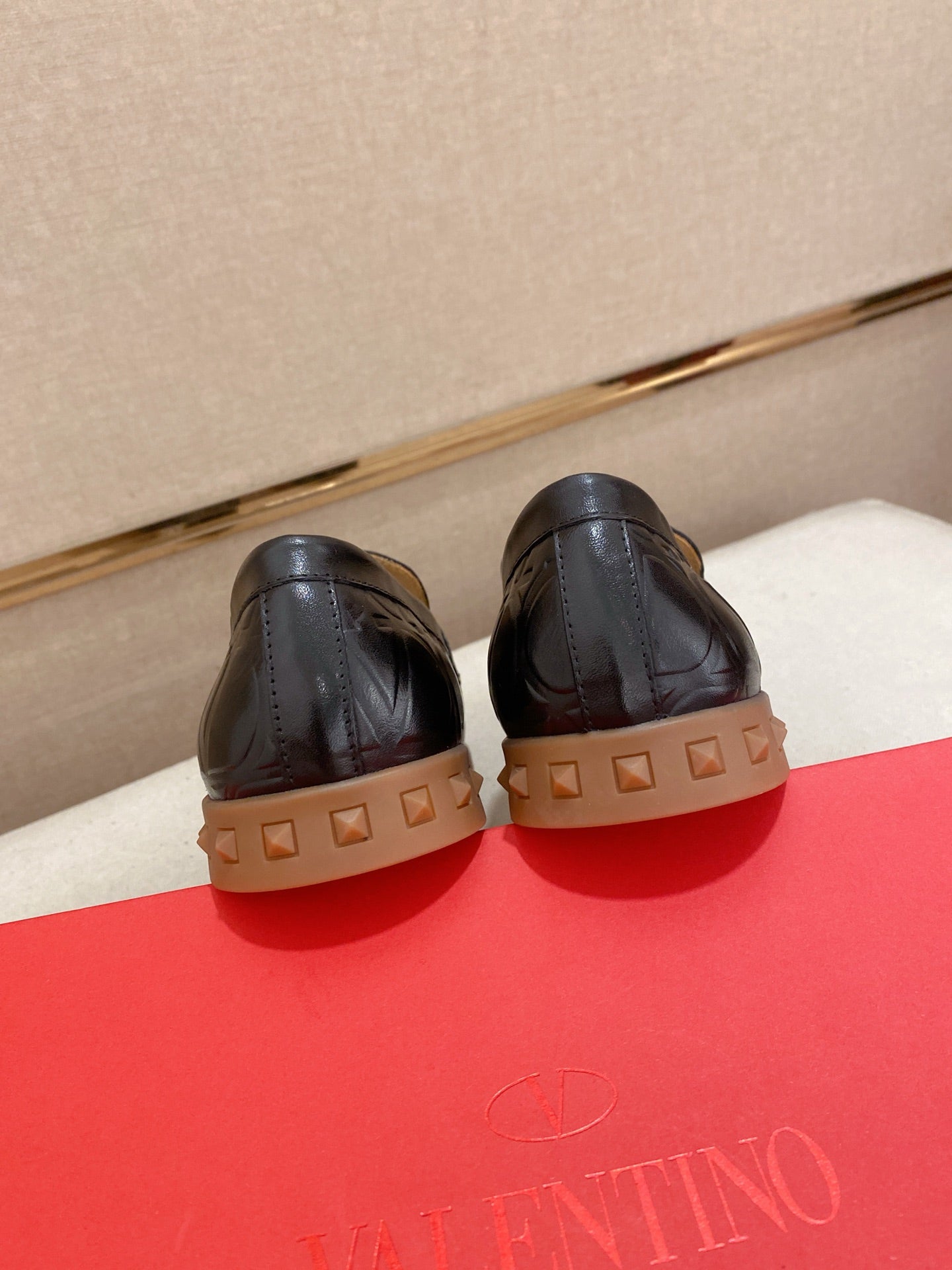 LuxluxHouse Best Quality Shoes Valentino