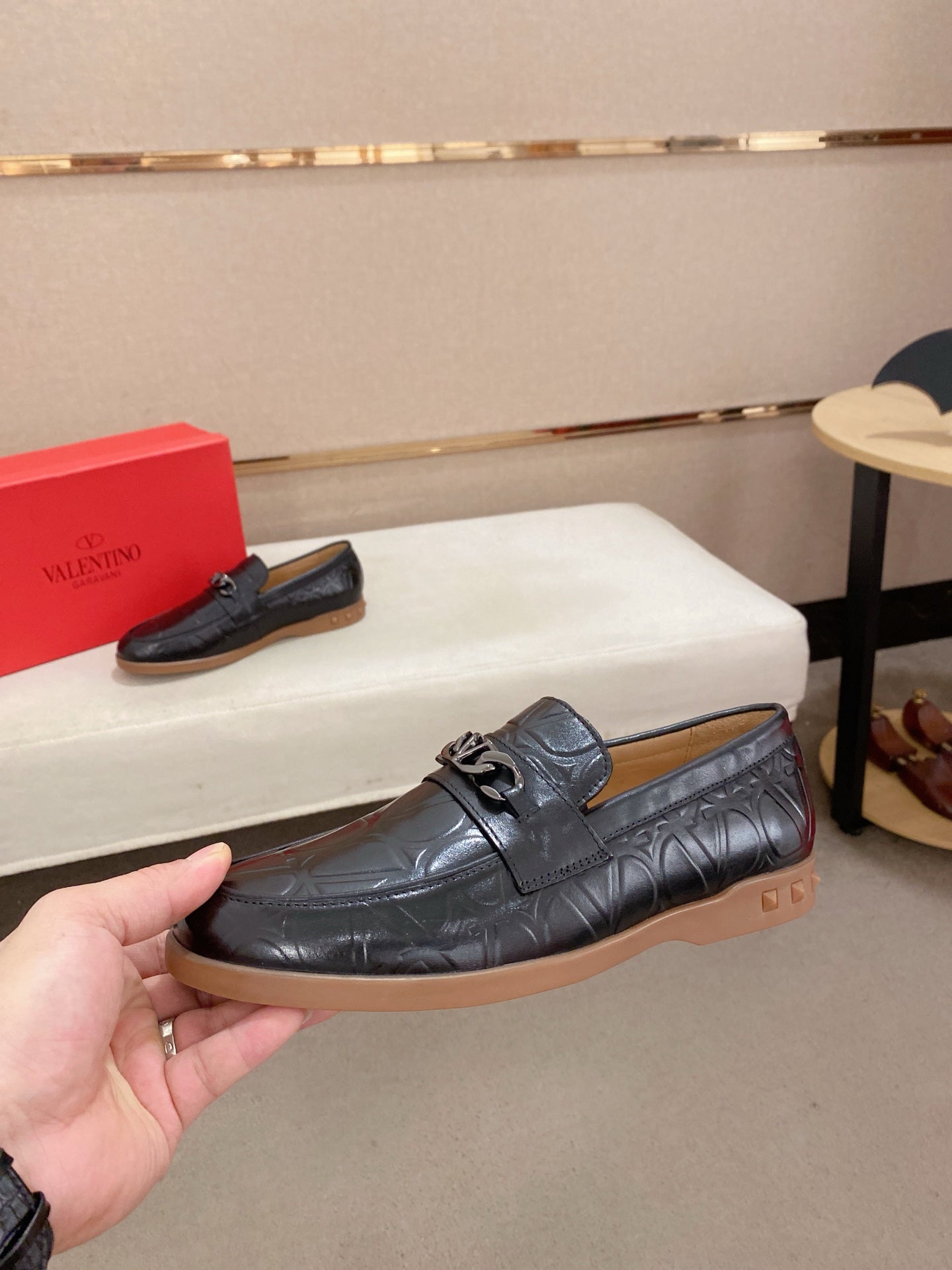 LuxluxHouse Best Quality Shoes Valentino