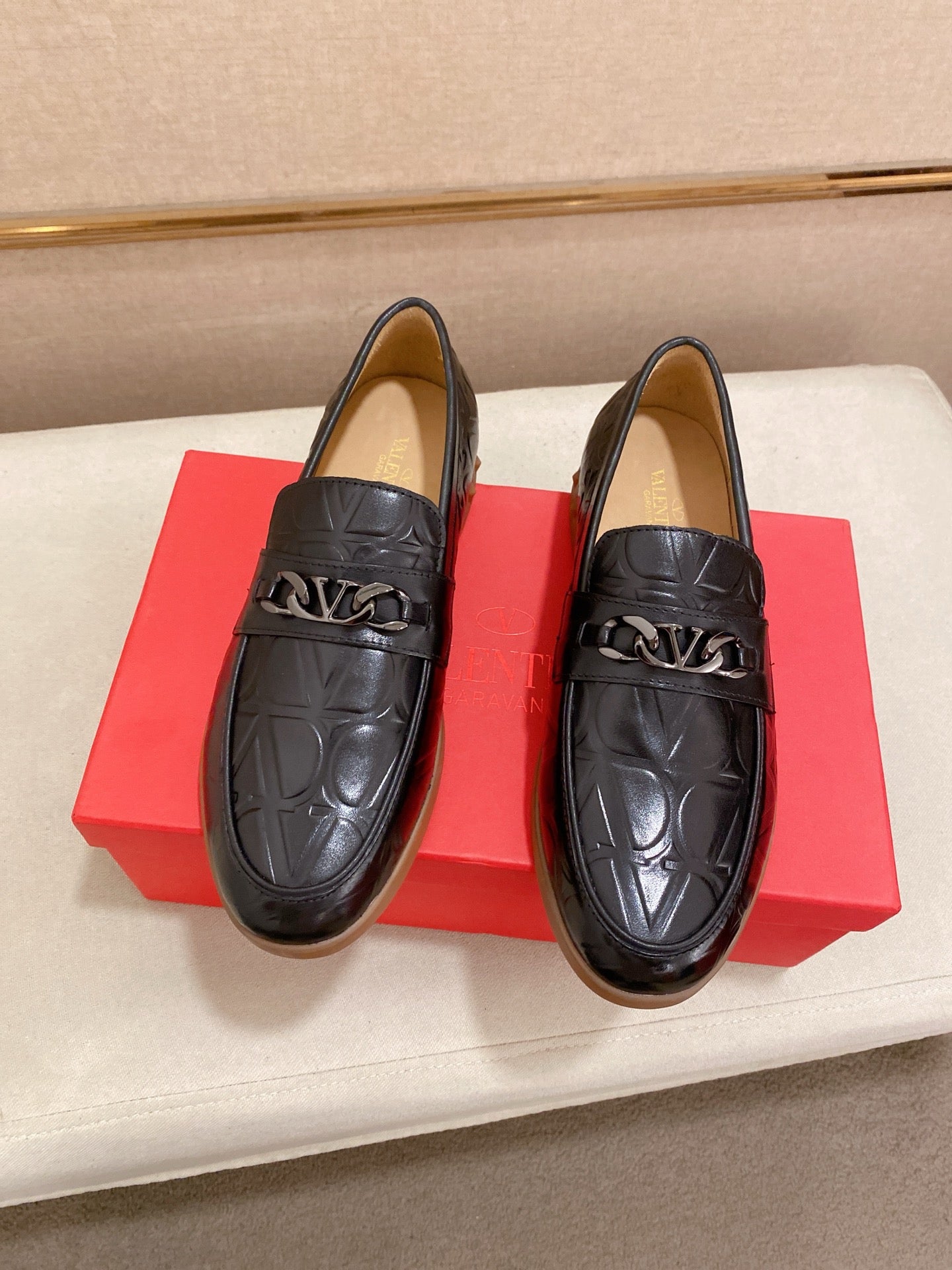 LuxluxHouse Best Quality Shoes Valentino