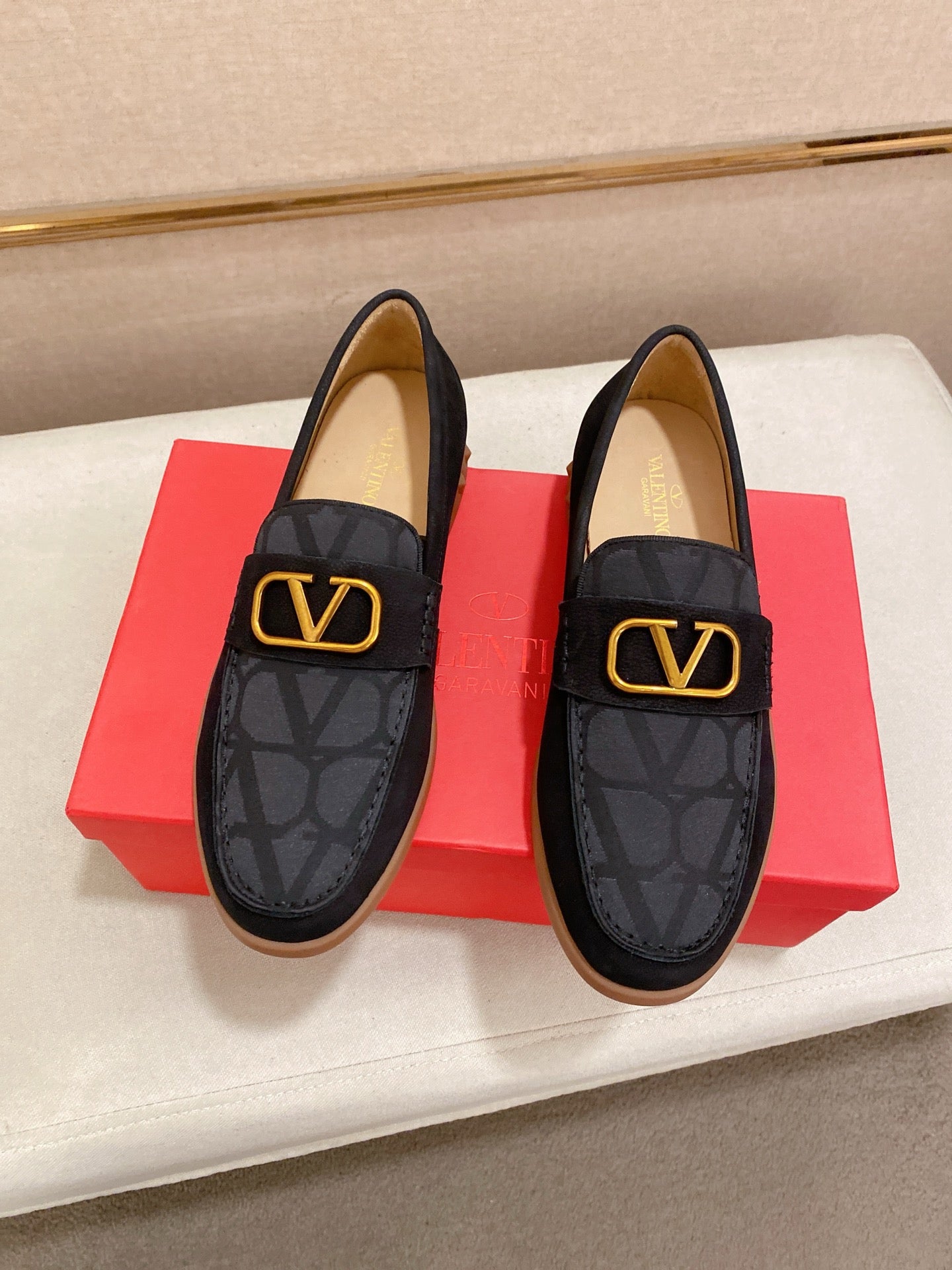 LuxluxHouse Best Quality Shoes Valentino