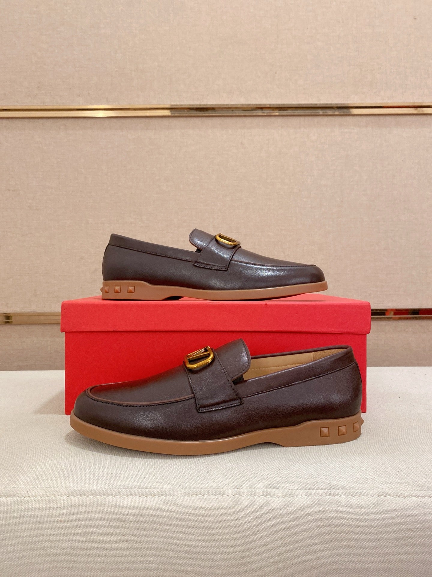 LuxluxHouse Best Quality Shoes Valentino